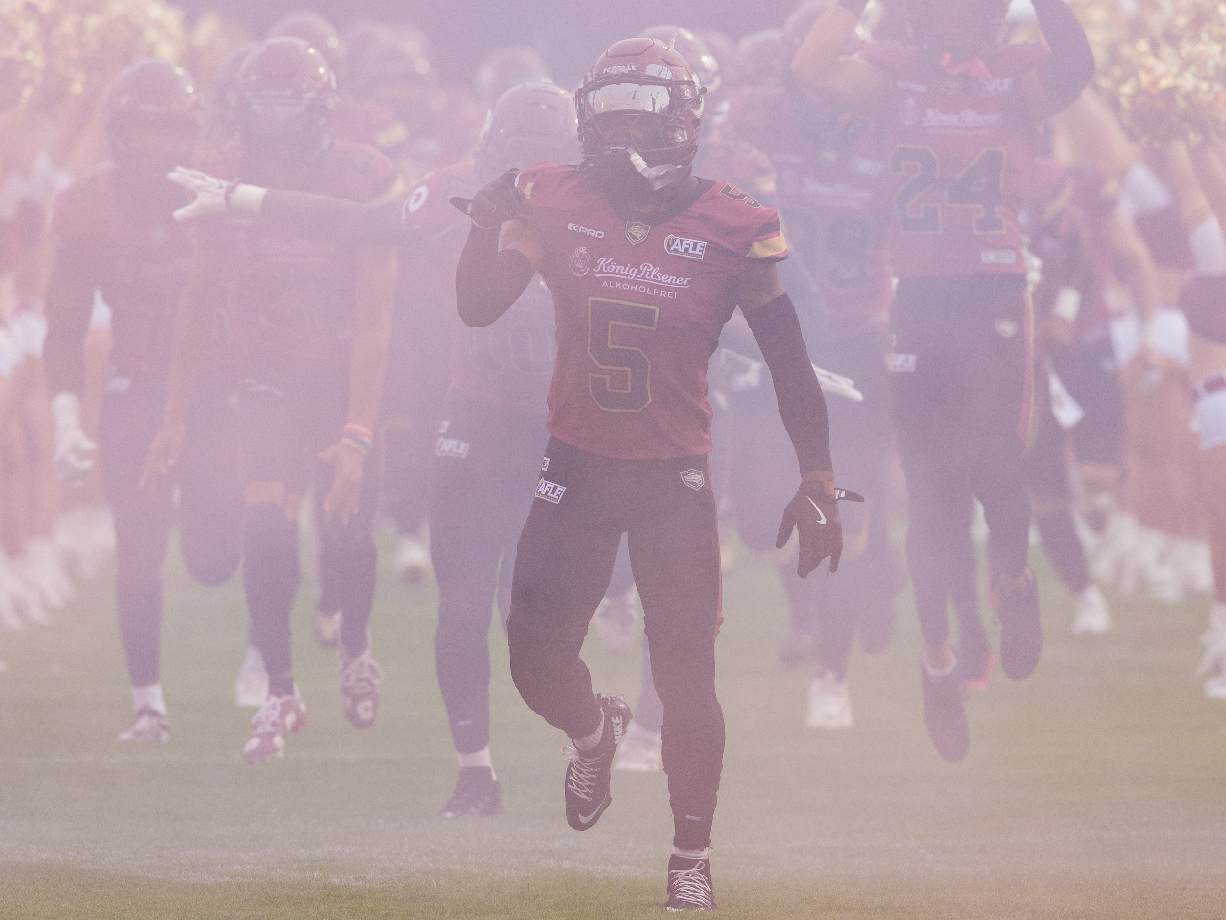 #5 Nazir Streater (Strong Saftey) – Rhein Fire walk on field