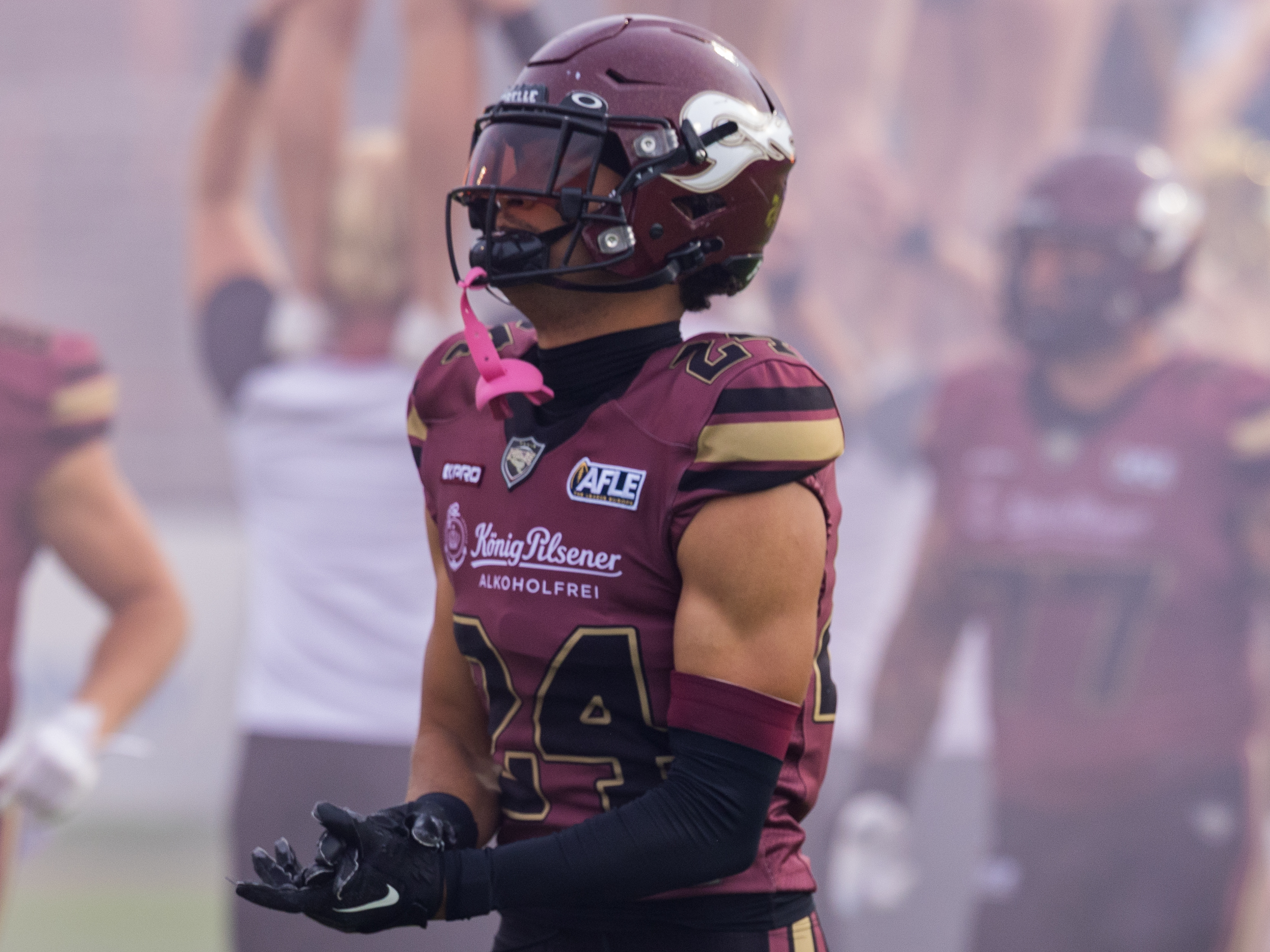 #24 Dereck Onyia (Defensive Back) – Rhein Fire walk on field