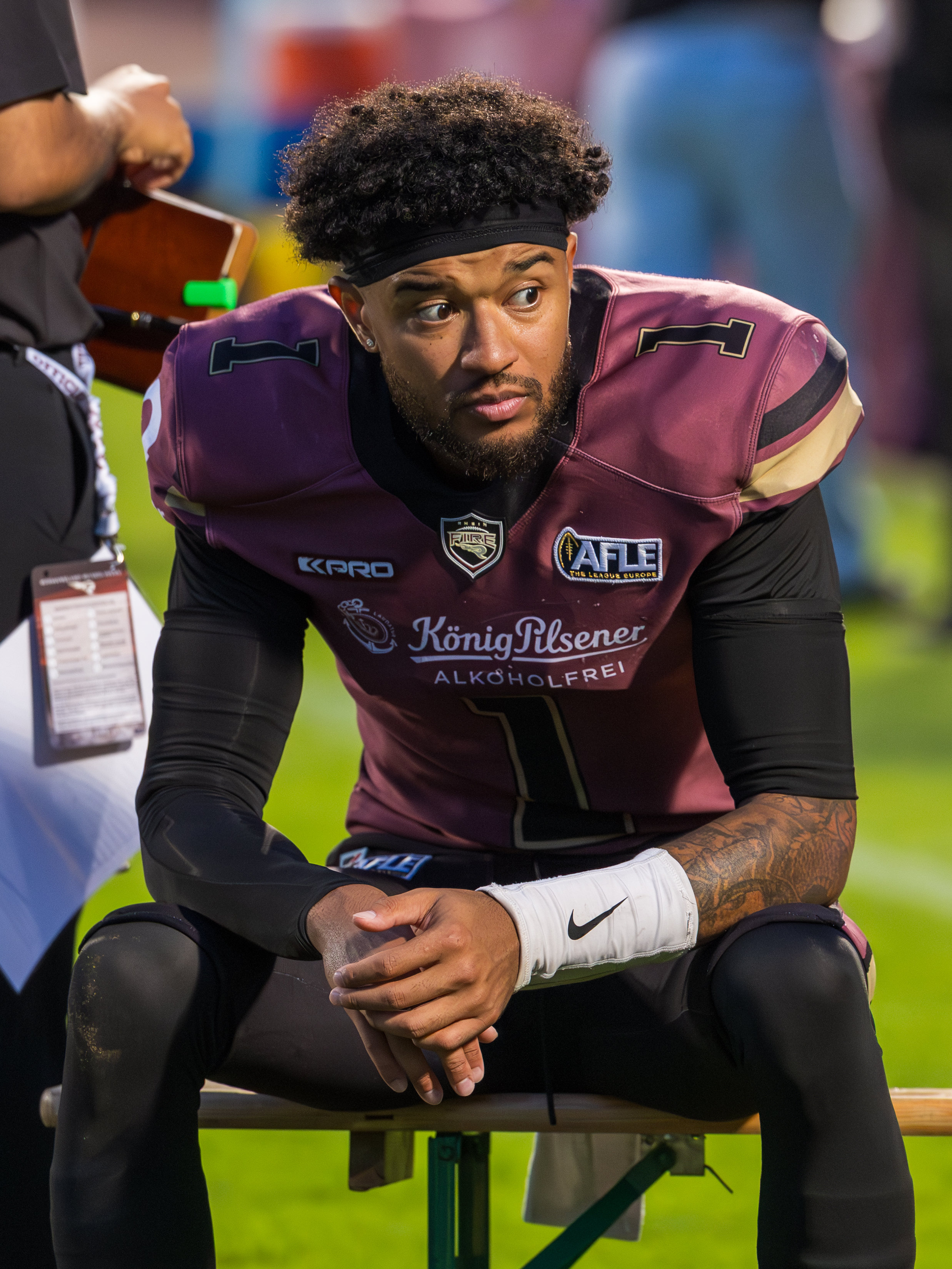 #1 Kenji Bahar (Quarterback) – Rhein Fire on the sideline