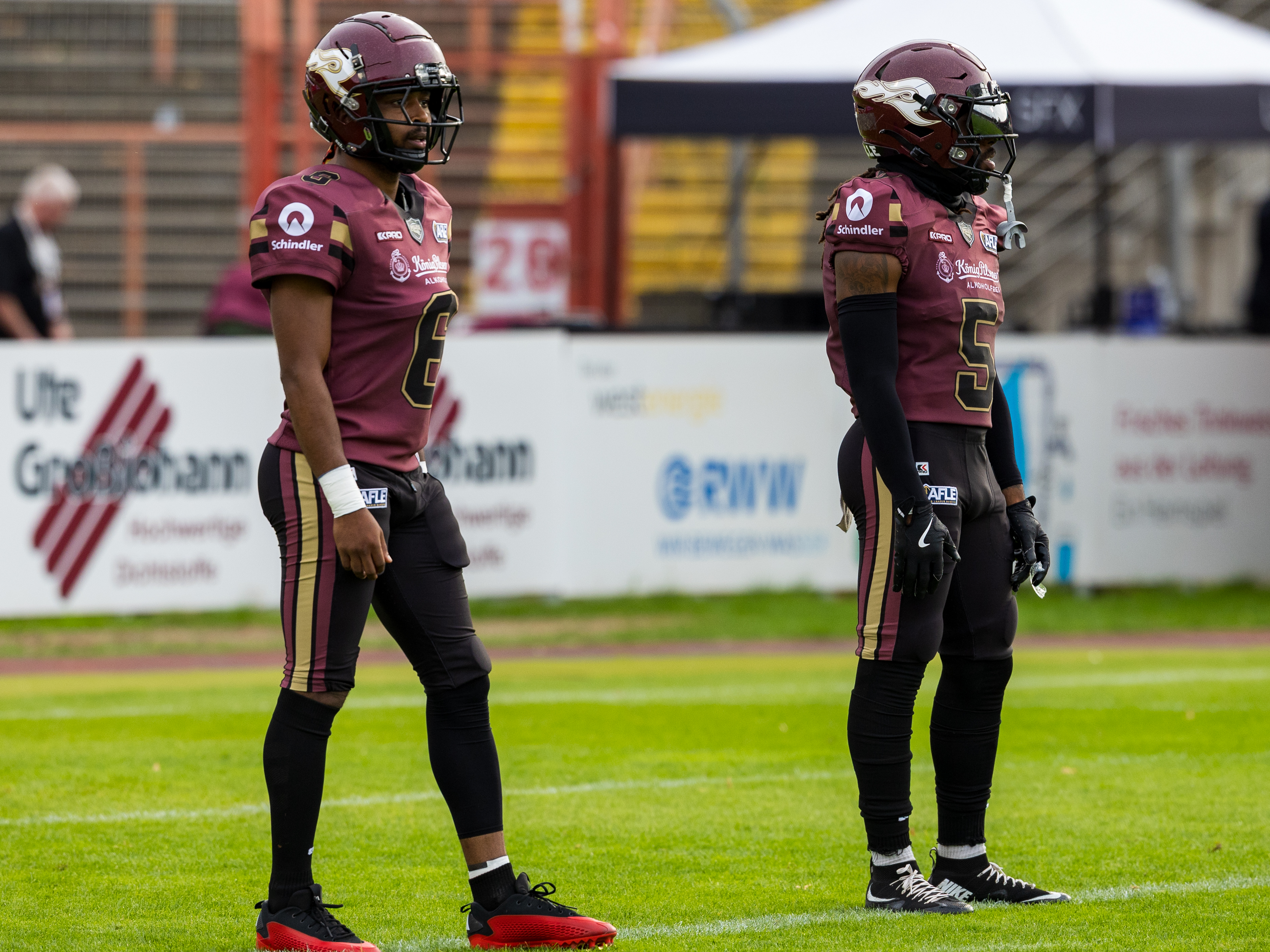 #6 Kaylon Geiger (Wide Receiver) – Rhein Fire and #5 Nazir Streater (Strong Saftey) – Rhein Fire wait for the kick off