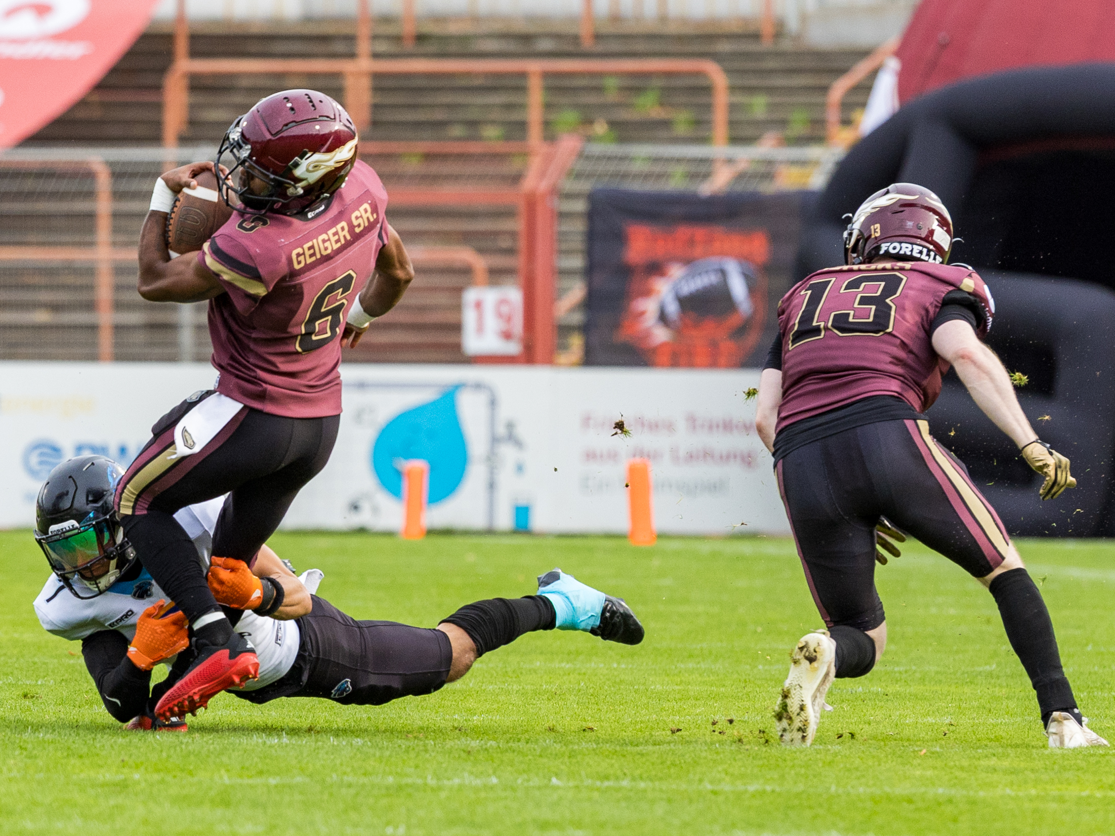 #6 Kaylon Geiger (Wide Receiver) – Rhein Fire run with the ball.