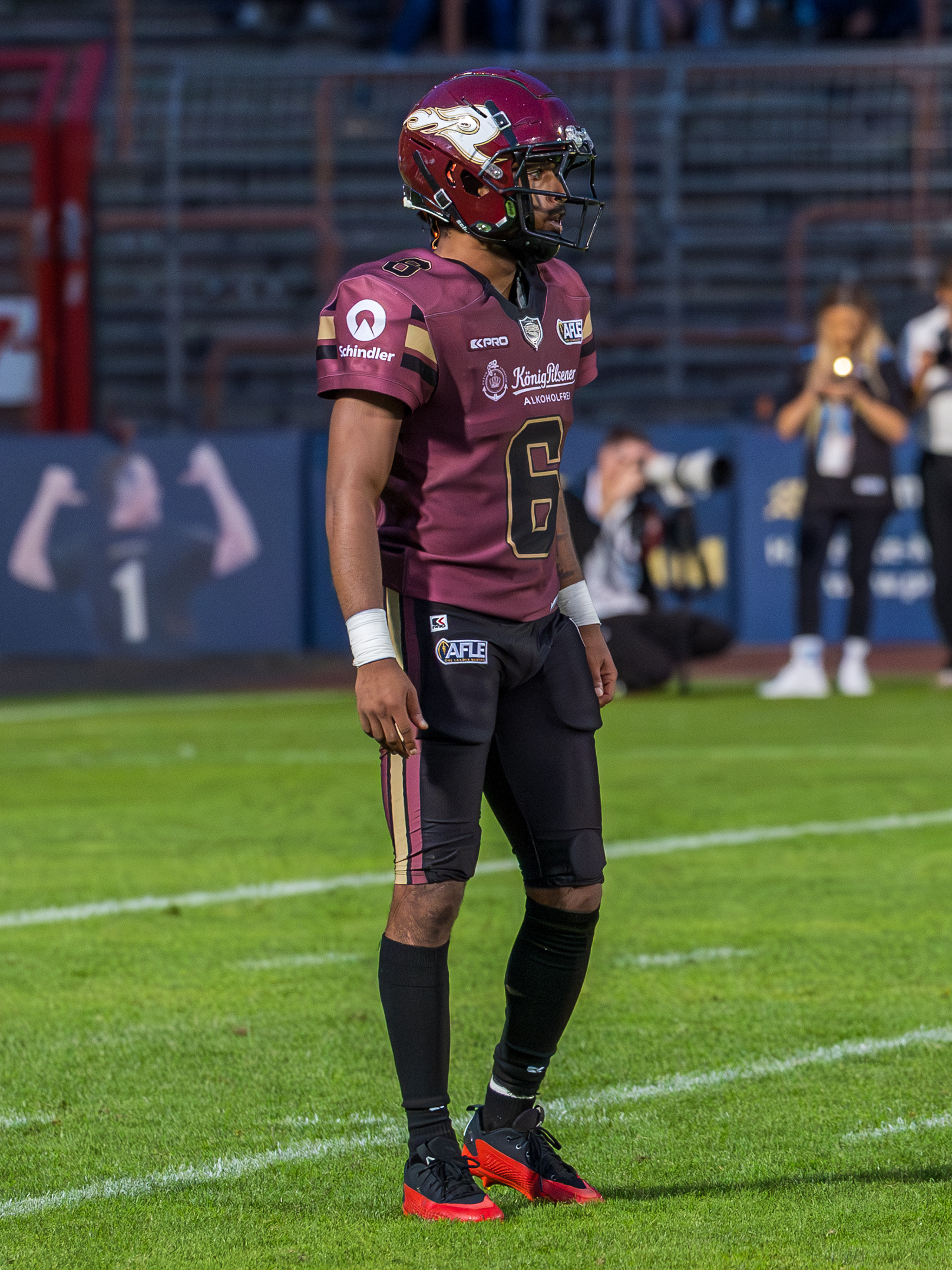 #6 Kaylon Geiger (Wide Receiver) – Rhein Fire wait for the play