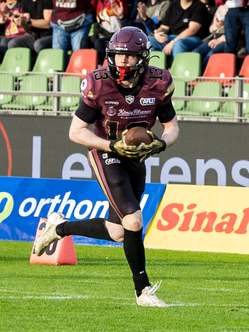 #13 Jannik Lörcks (Wide Receiver) – Rhein Fire run with the ball
