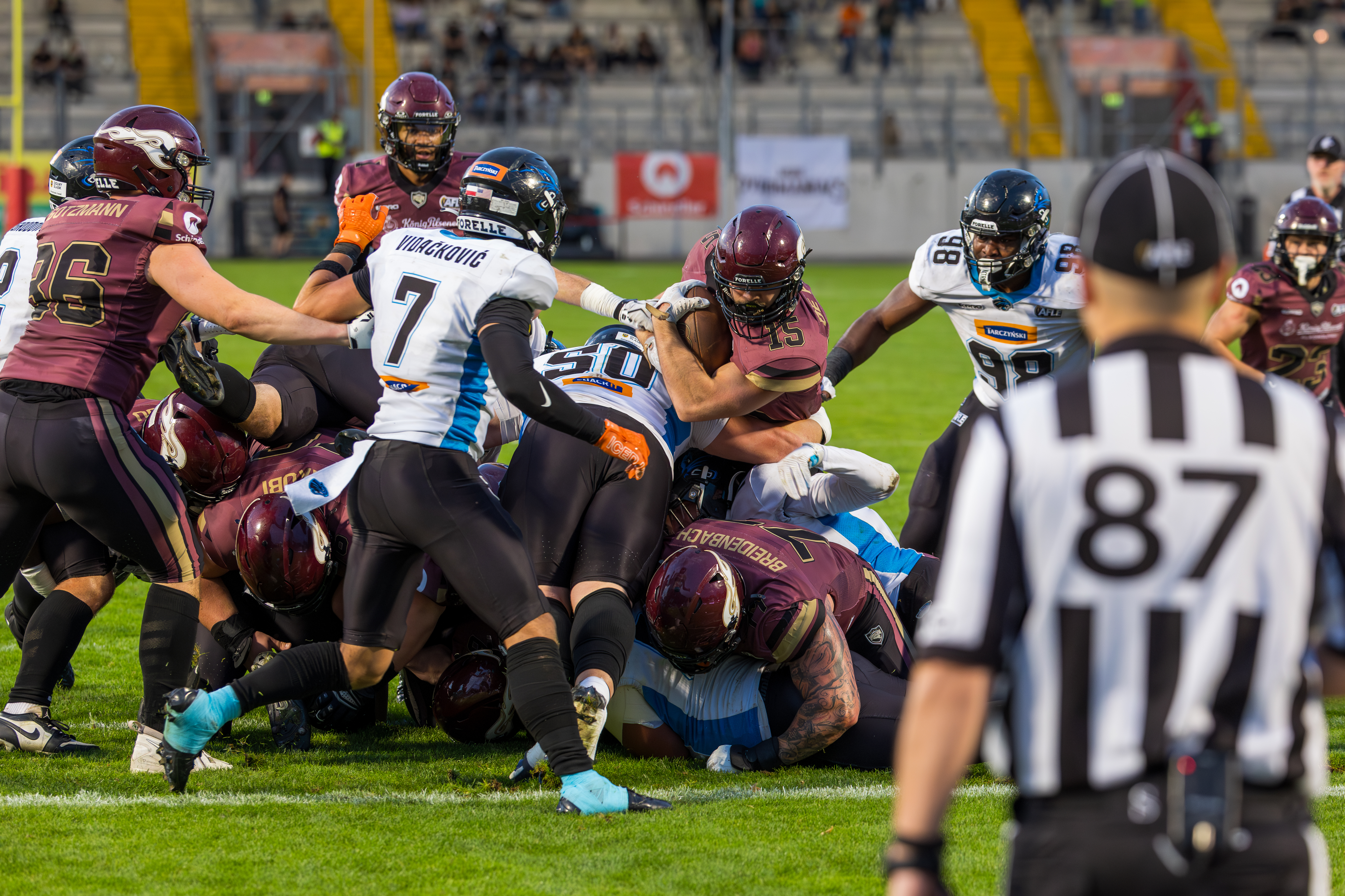 #15 Giacomo De Pauli (Running Back) – Rhein Fire no chance run in the endzone.