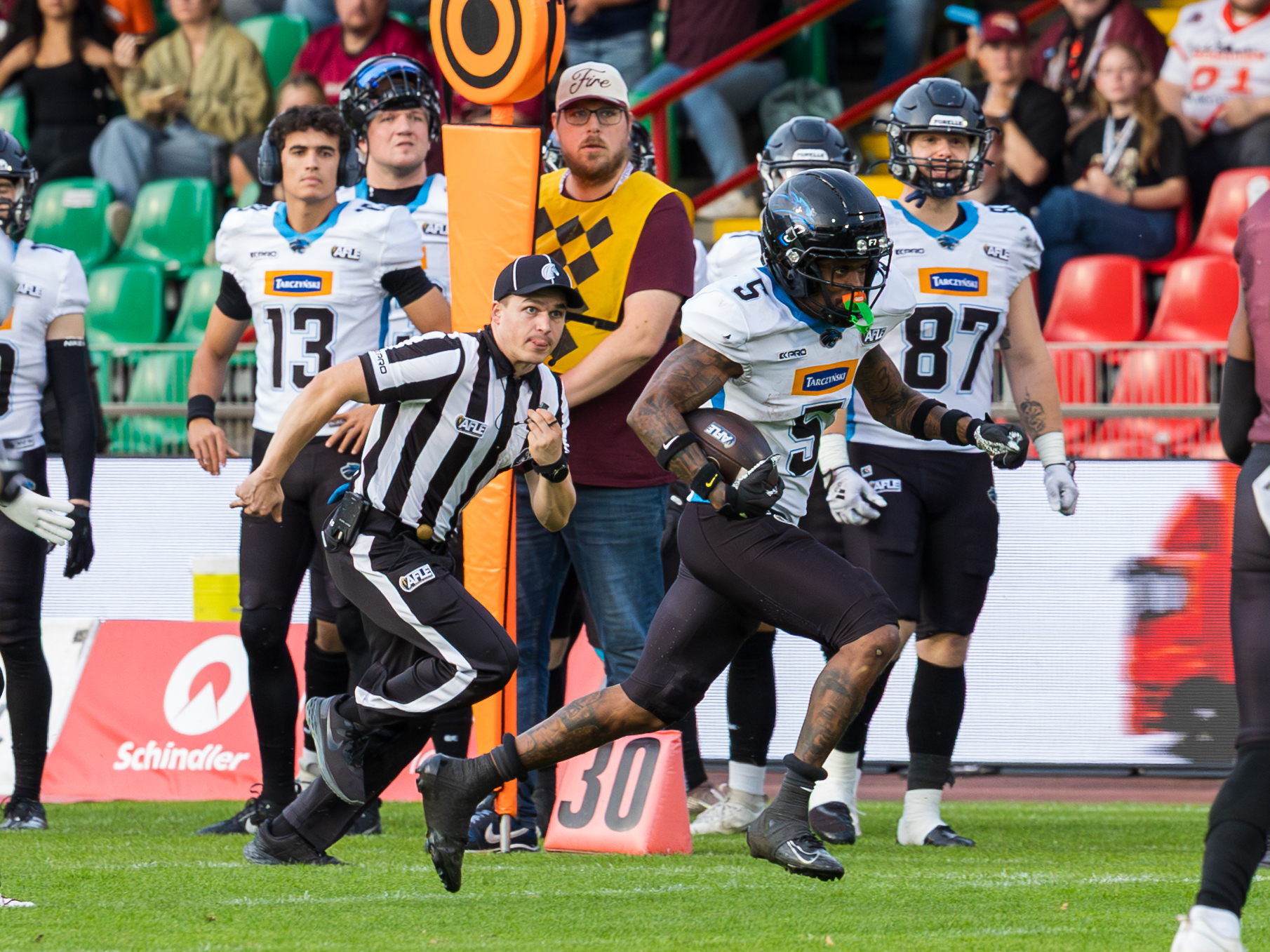 #5 Michael Harley Jr (Wide Receiver) – Panthers Wroclaw run with the ball.