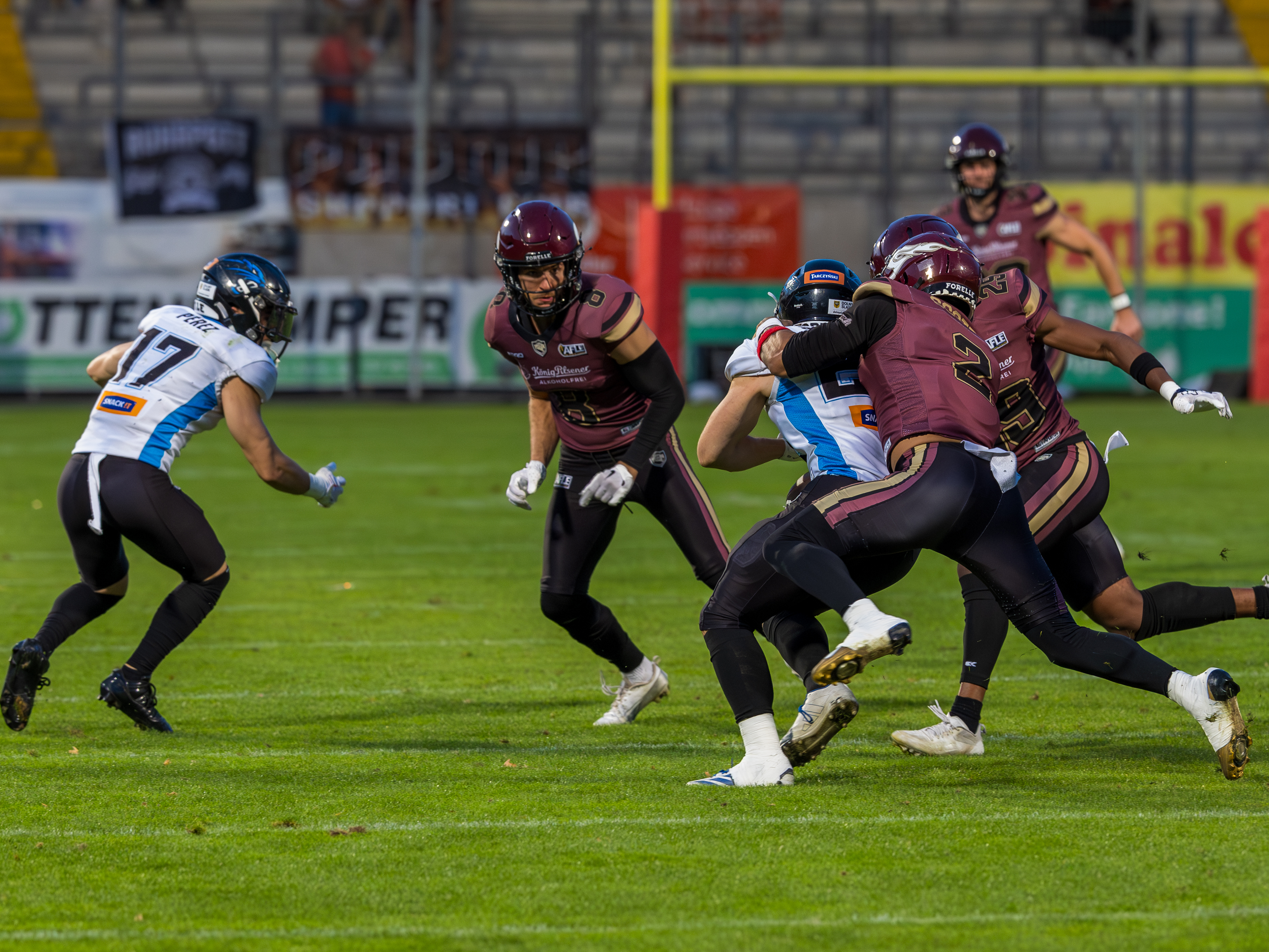 #2 Joshua Scott (Wide Receiver) – Rhein Fire tackle #23 Filip Suwada (Cornerback) – Panthers Wroclaw