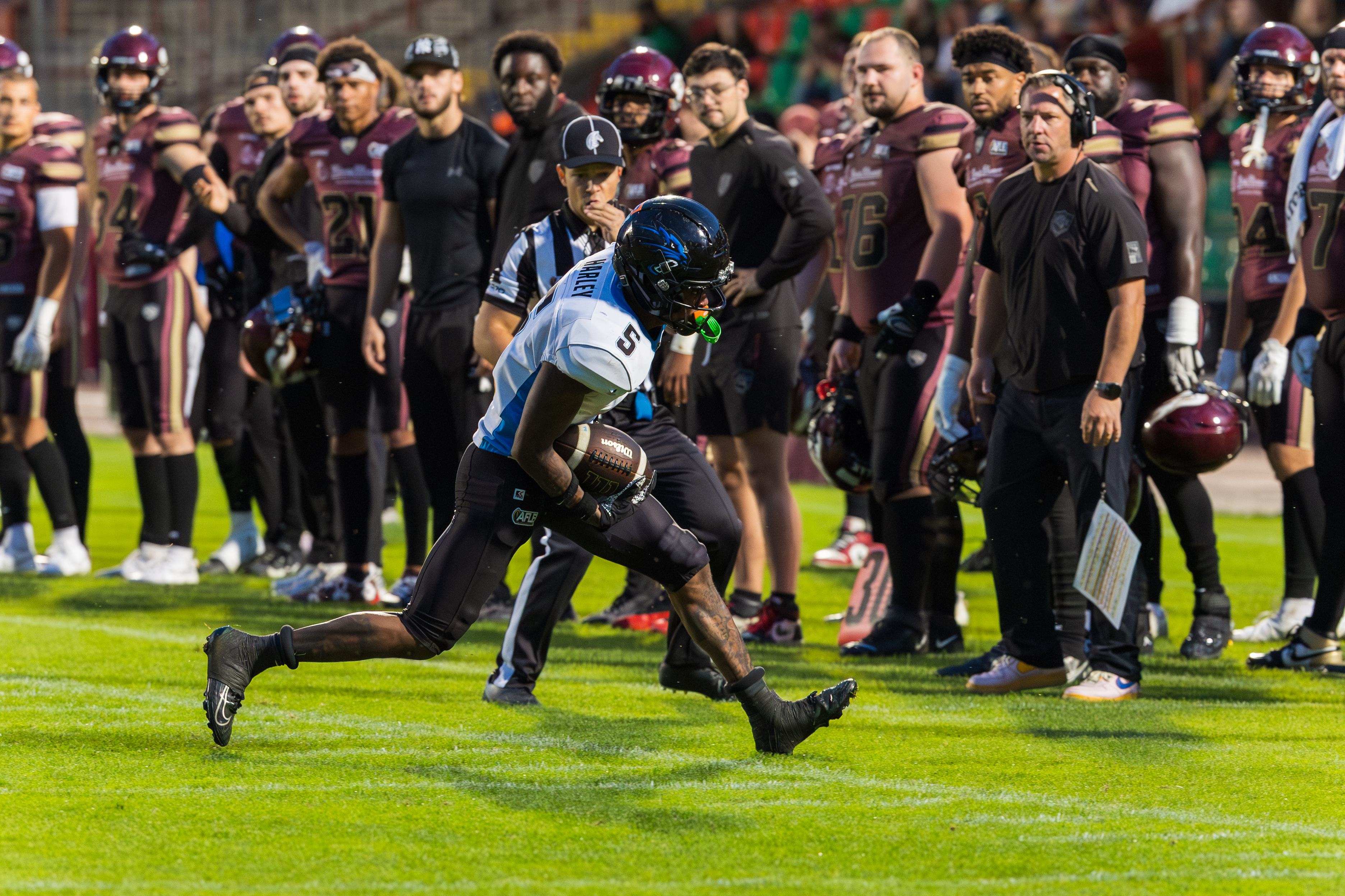 #5 Michael Harley Jr (Wide Receiver) – Panthers Wroclaw run with the ball.