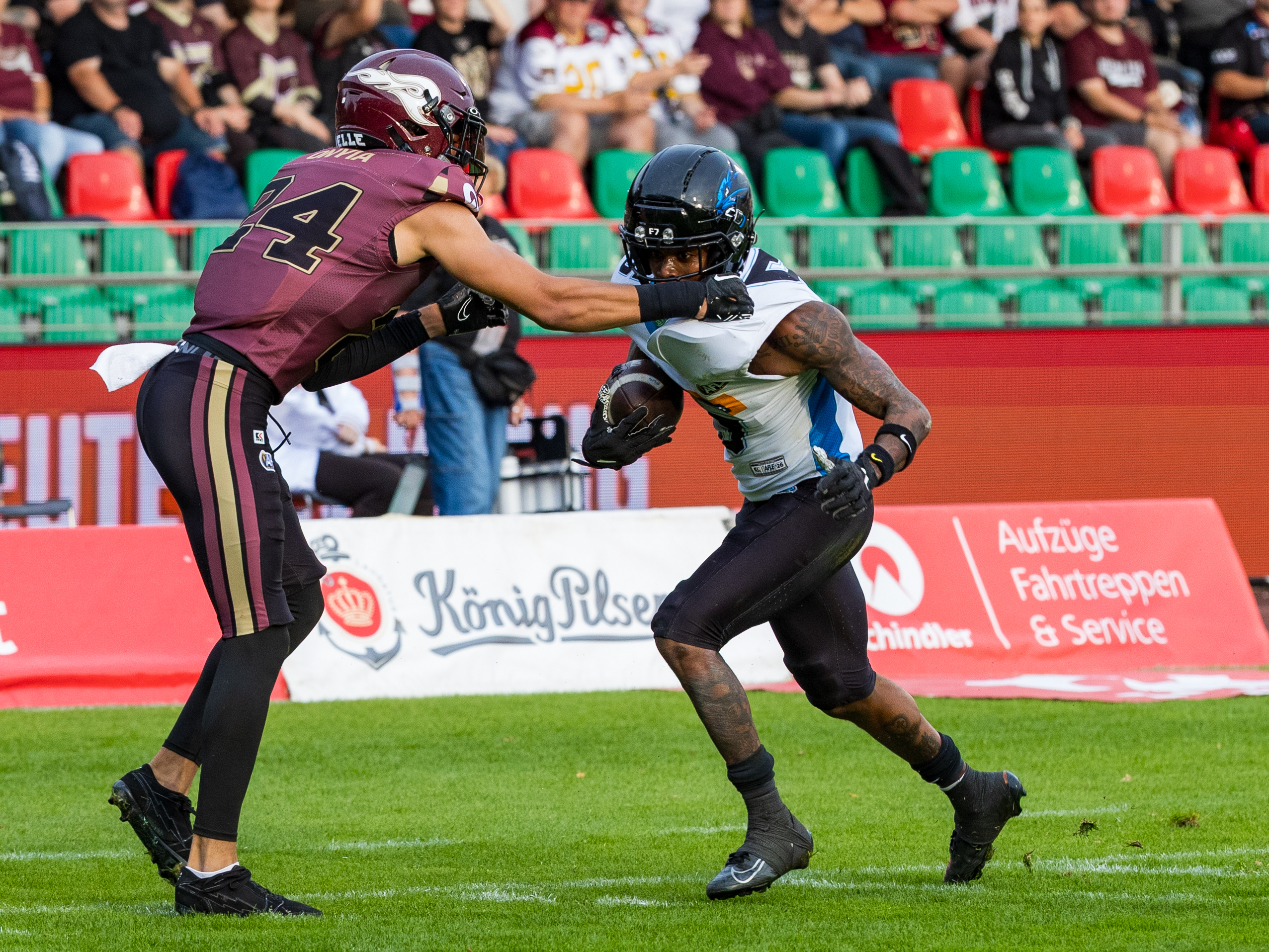 #24 Dereck Onyia (Defensive Back) – Rhein Fire tackle #5 Michael Harley Jr (Wide Receiver) – Panthers Wroclaw