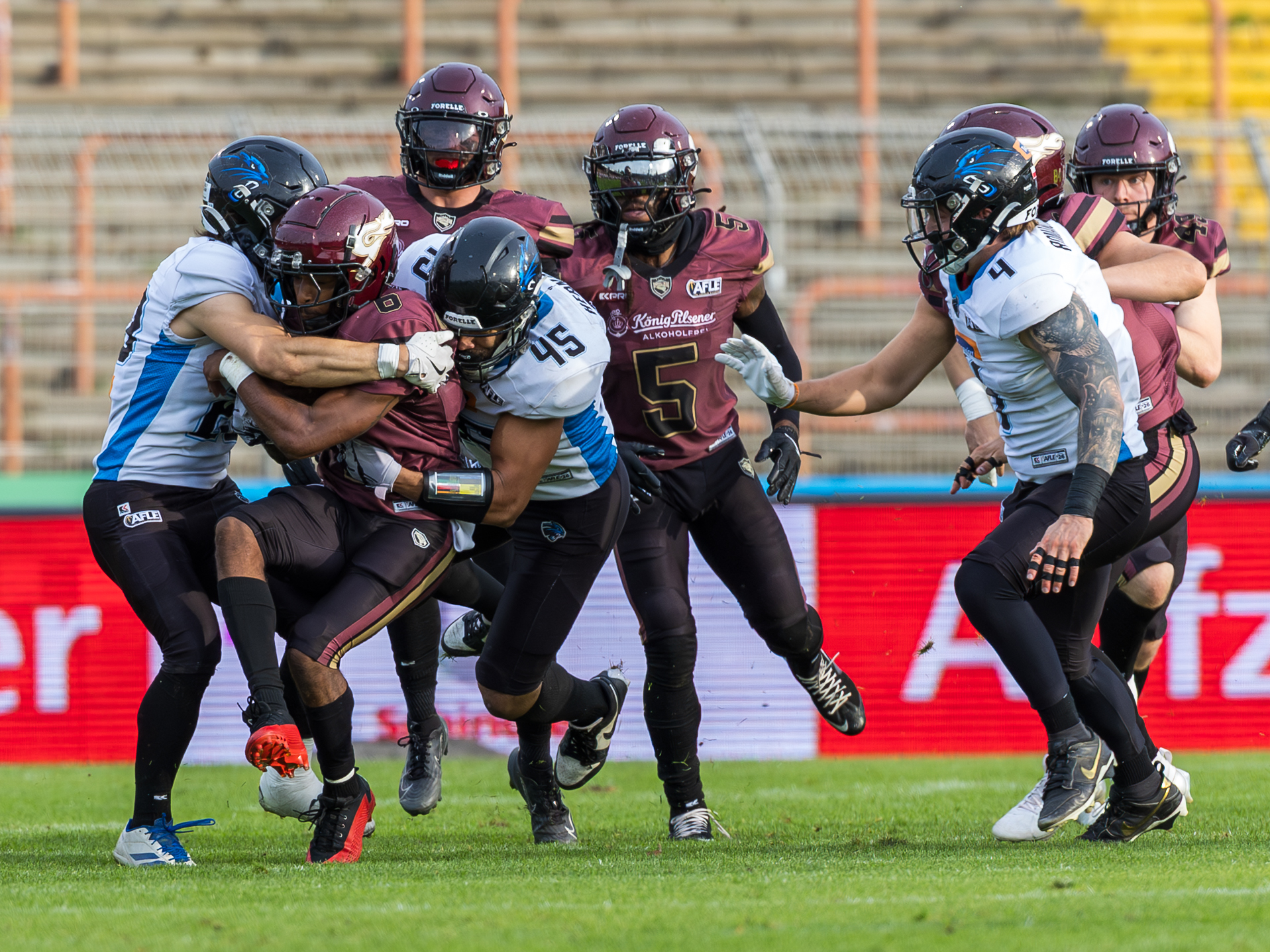 #45 Jorge Hernandez (Linebacker) – Panthers Wroclaw tackle #6 Kaylon Geiger (Wide Receiver) – Rhein Fire