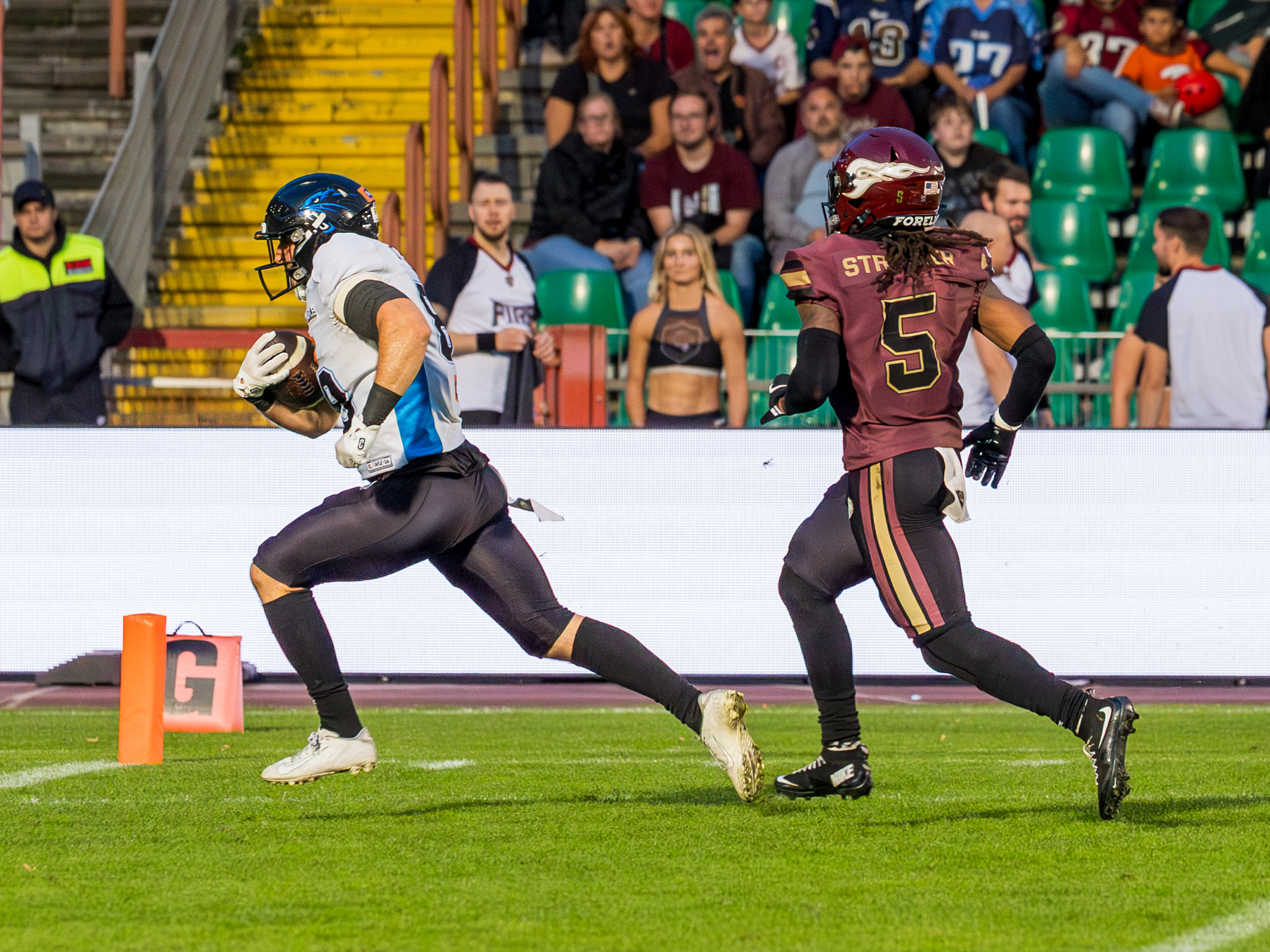 #88 Dylan St. Pierre (Tight End) – Panthers Wroclaw run in the endzone. #5 Nazir Streater (Strong Saftey) – Rhein Fire no chance to stop him