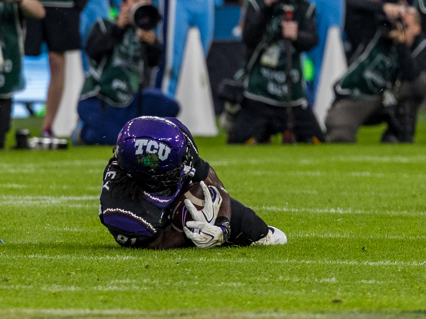 #81 Kari Ashley (TE) TCU Horned Frogs on the green with the ball.