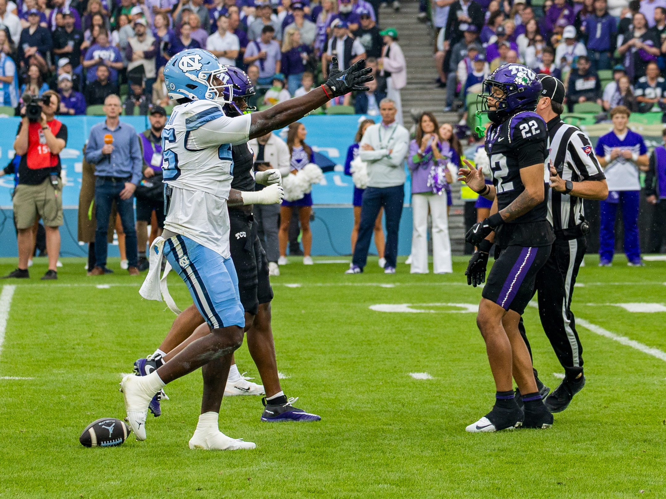 First down celebration from #45 Jelani Thurman (TE) University of North Carolina Tar Heels