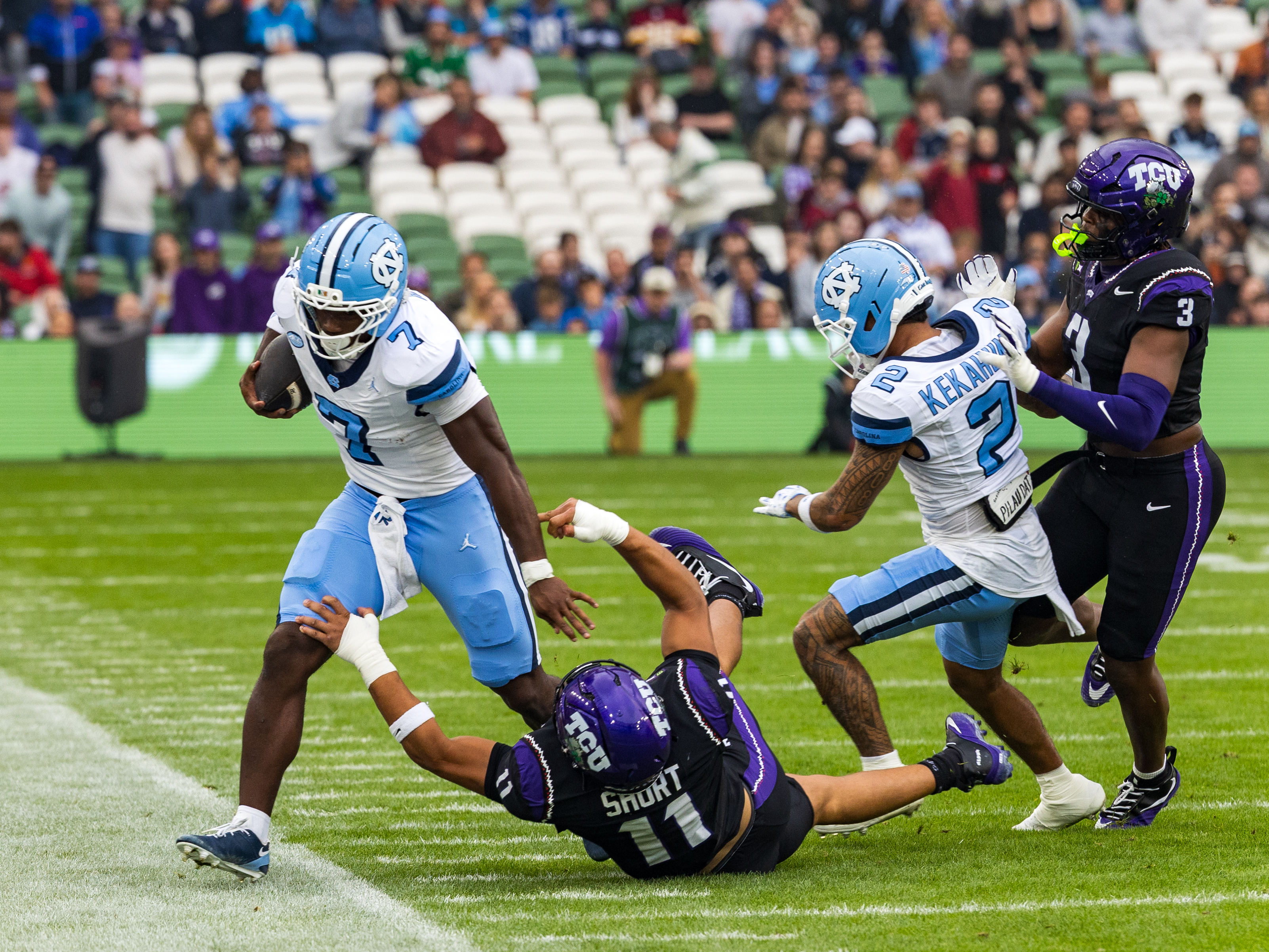 First down from #7 Benjamin Hall (RB) University of North Carolina Tar Heels. #11 Michael Short (LB) TCU Horned Frogs no chance to tackle.