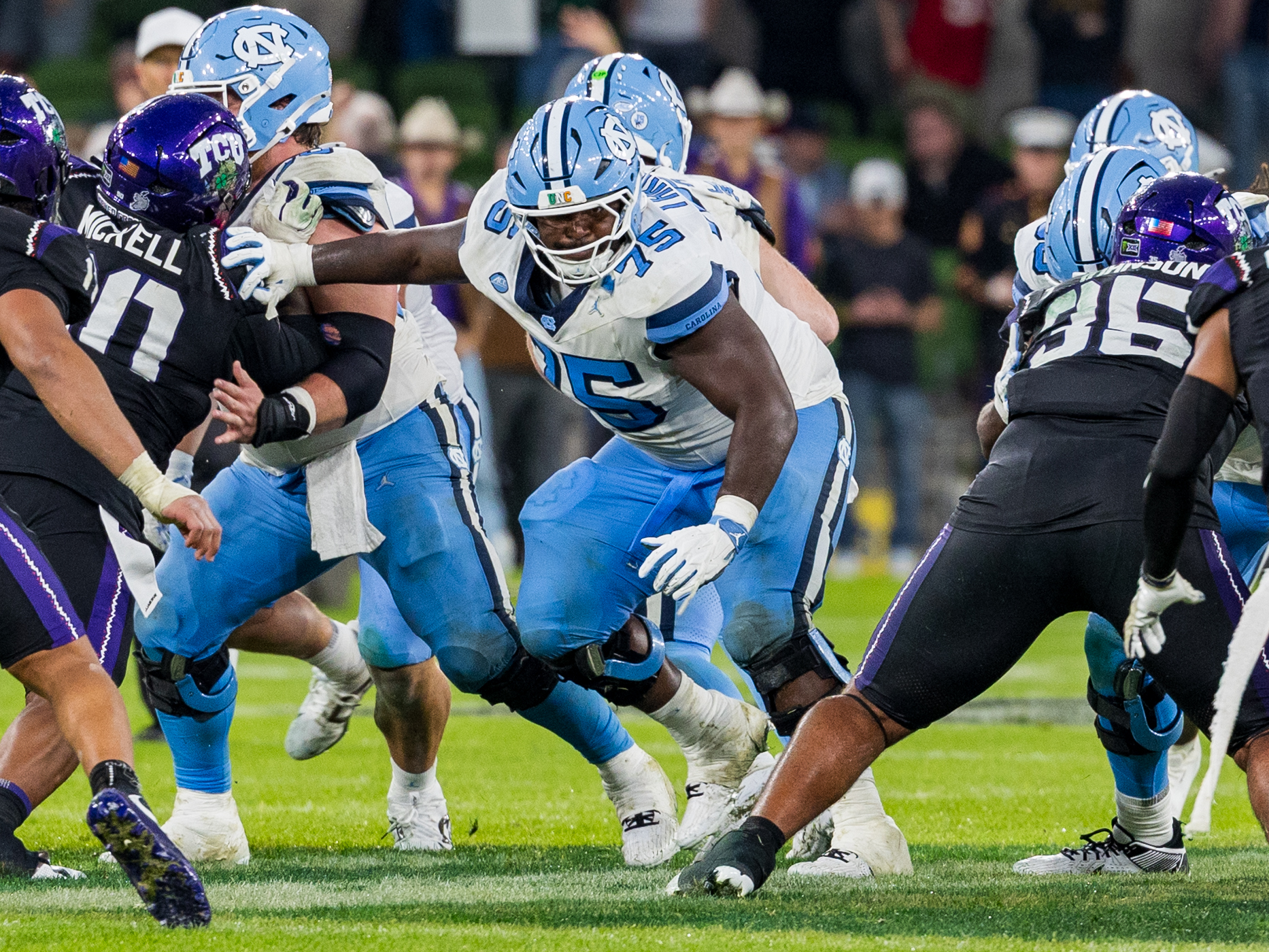 #75 Andrew Threatt (OL) University of North Carolina Tar Heels look to the next block