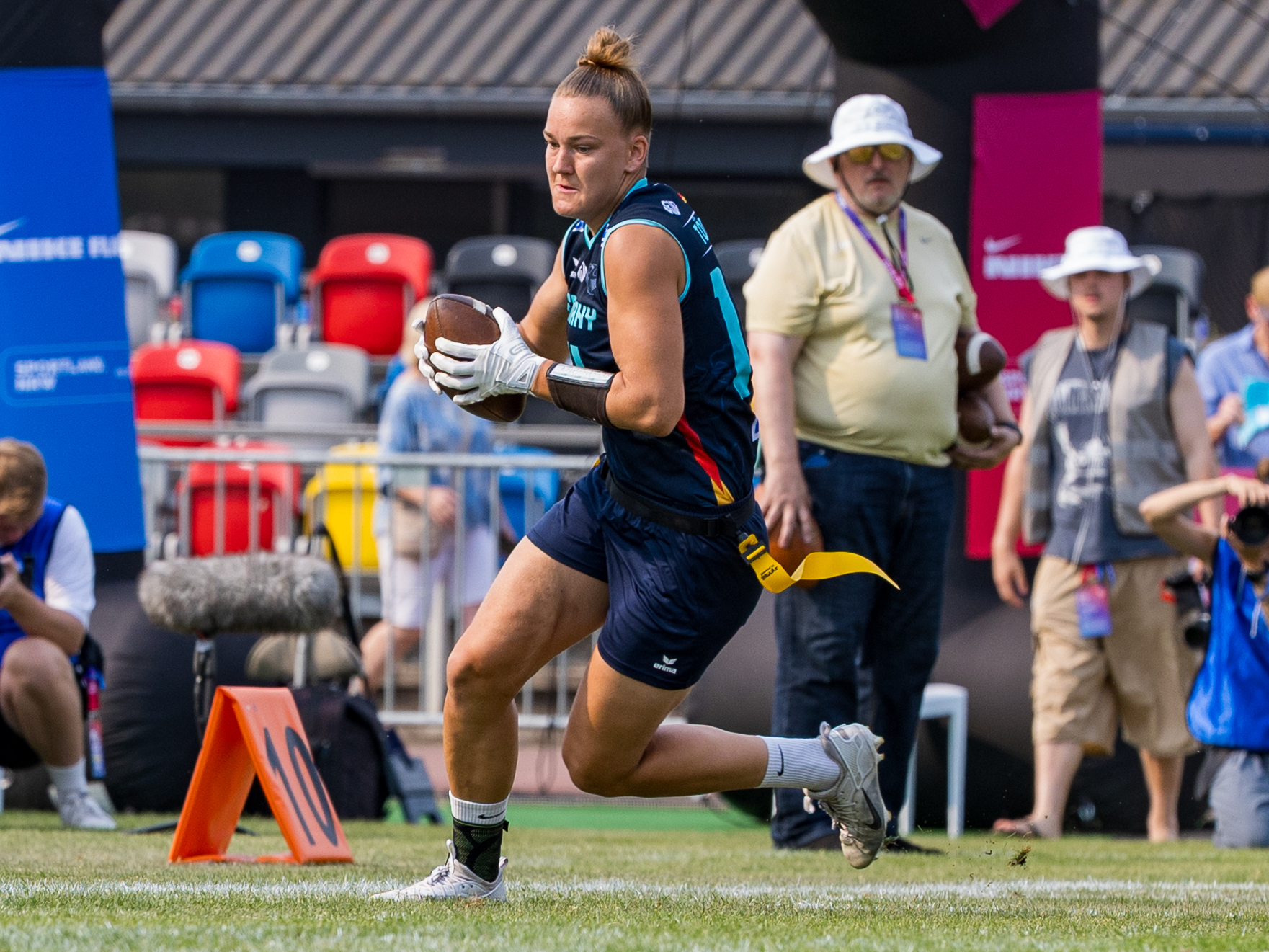 #14 Carla Charlotte Törner (WR) Team Germany Women run with the ball.
