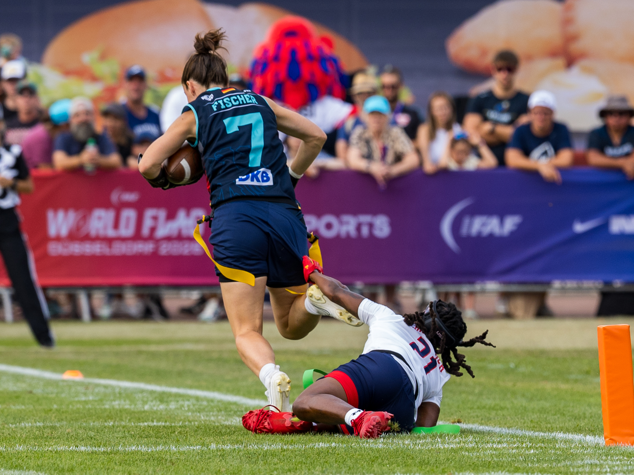 #21 NyKeeta Christopher (DB/WR) Team USA Women tackle #7 Kyra Fischer (WR/DB) Team Germany Women