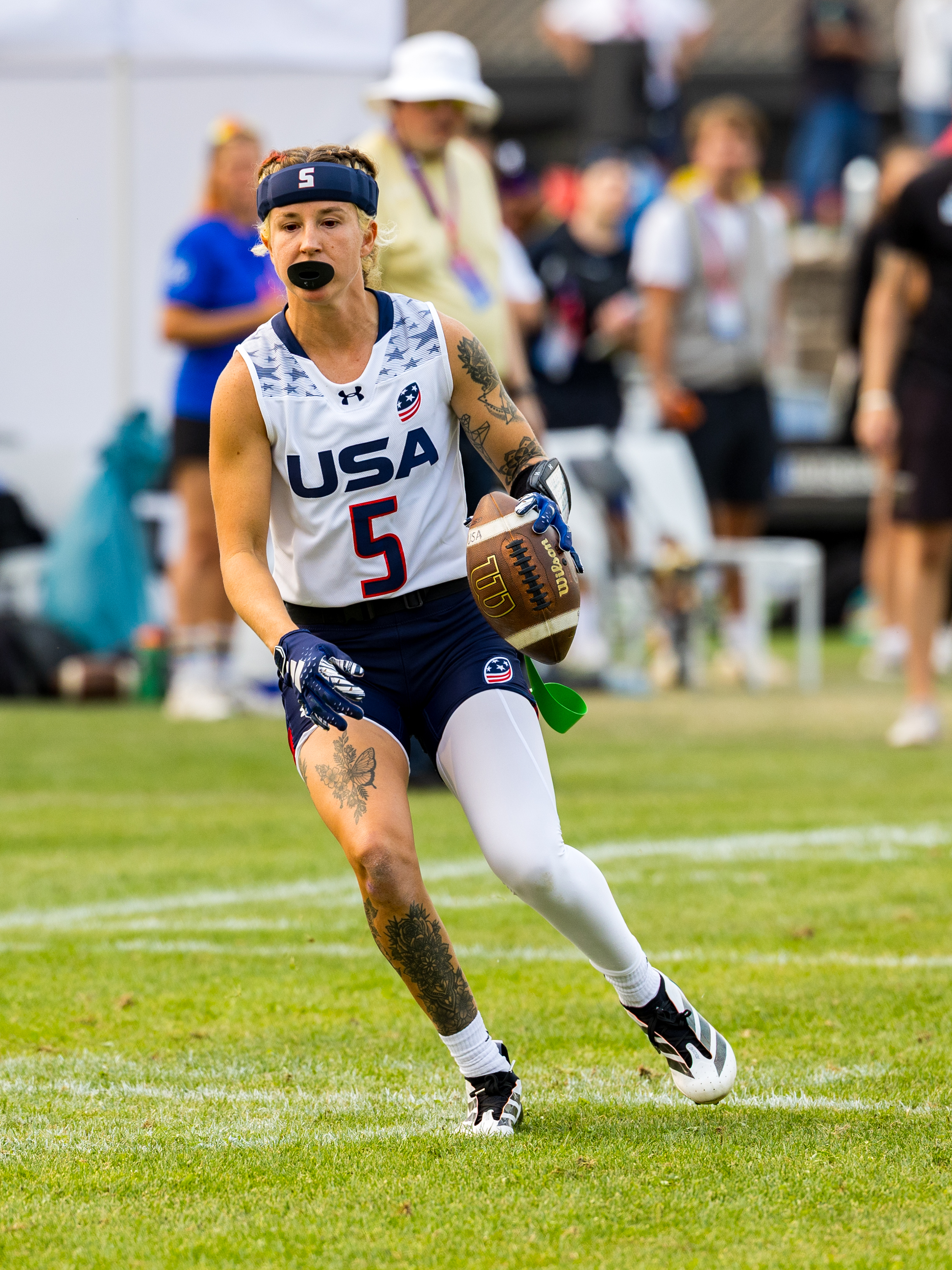 #5 Madison Fulford (WR/DB) Team USA Women run with the ball.
