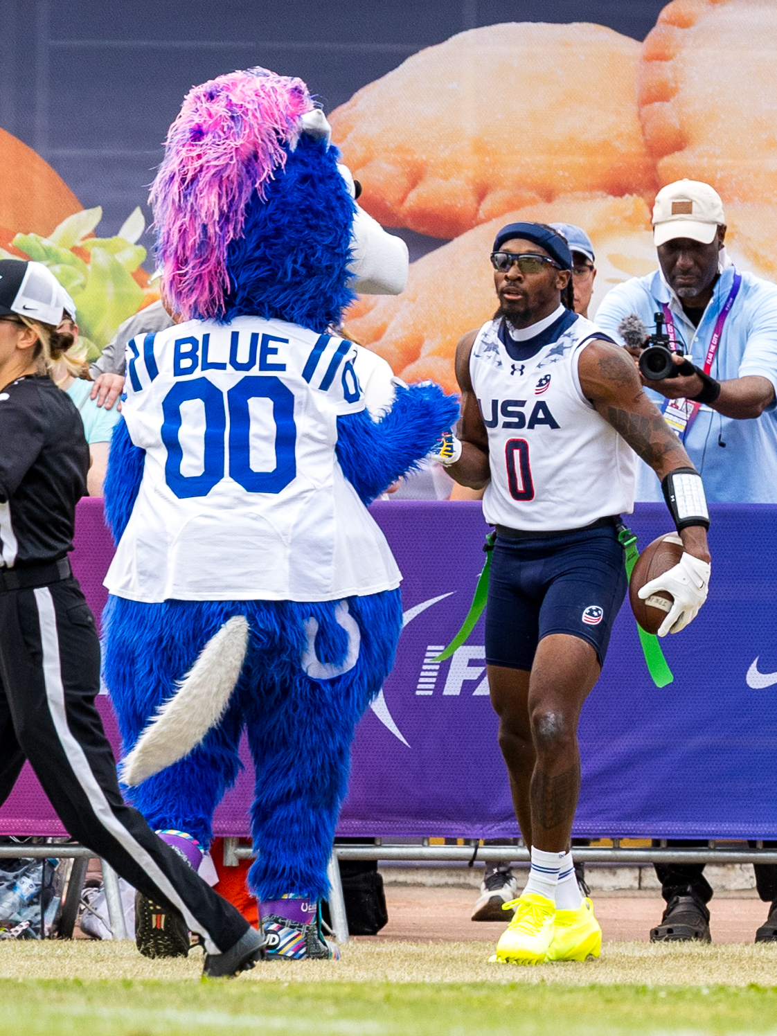 #0 Tyler Davis (WR/RSH) Team USA Men check hands with Colts Blue Mascot