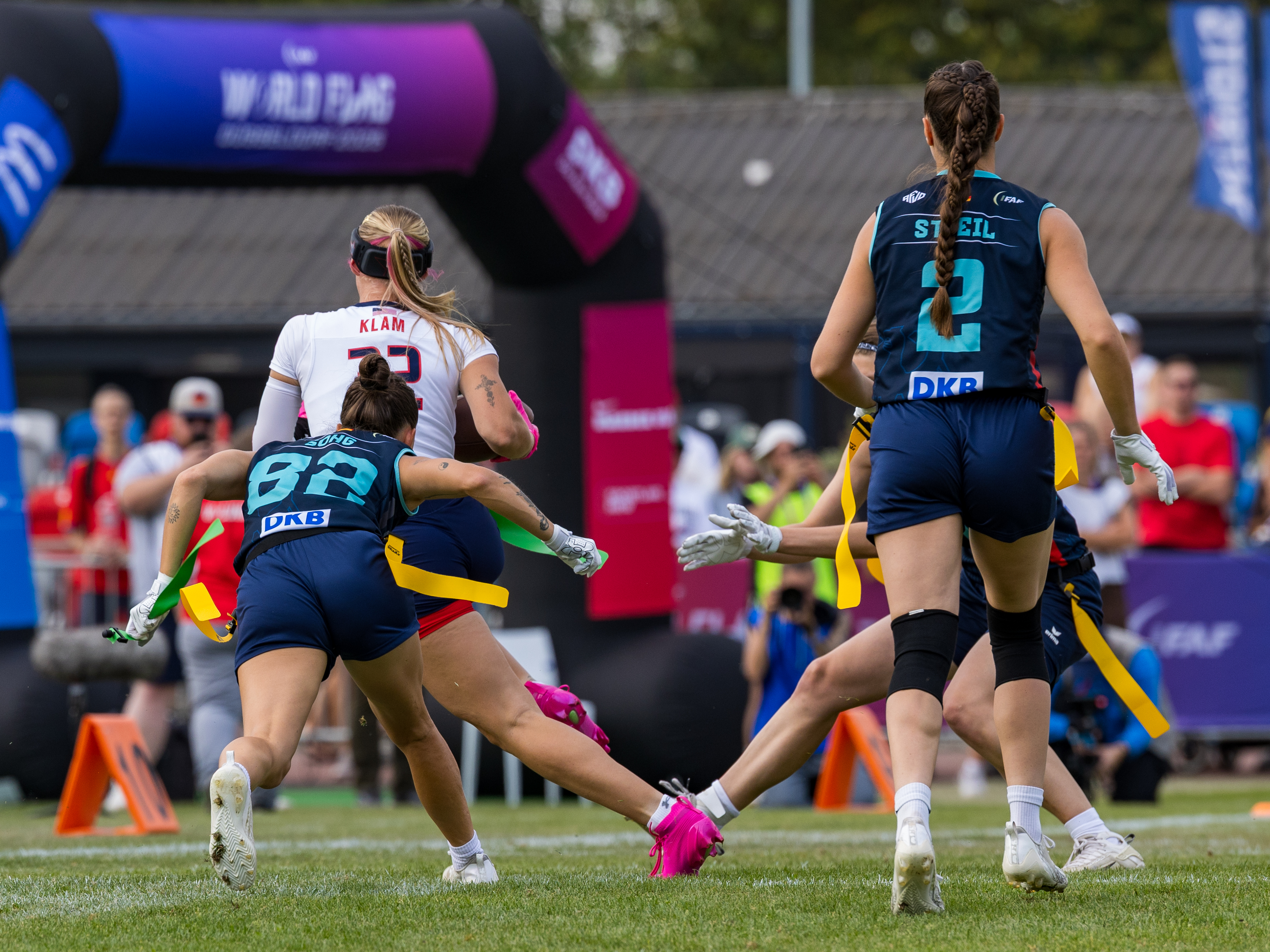 #82 Zoe Kwandae Song (DB) Team Germany Women follow #32 Ashlea Klam (C/S) Team USA Women for a tackle.