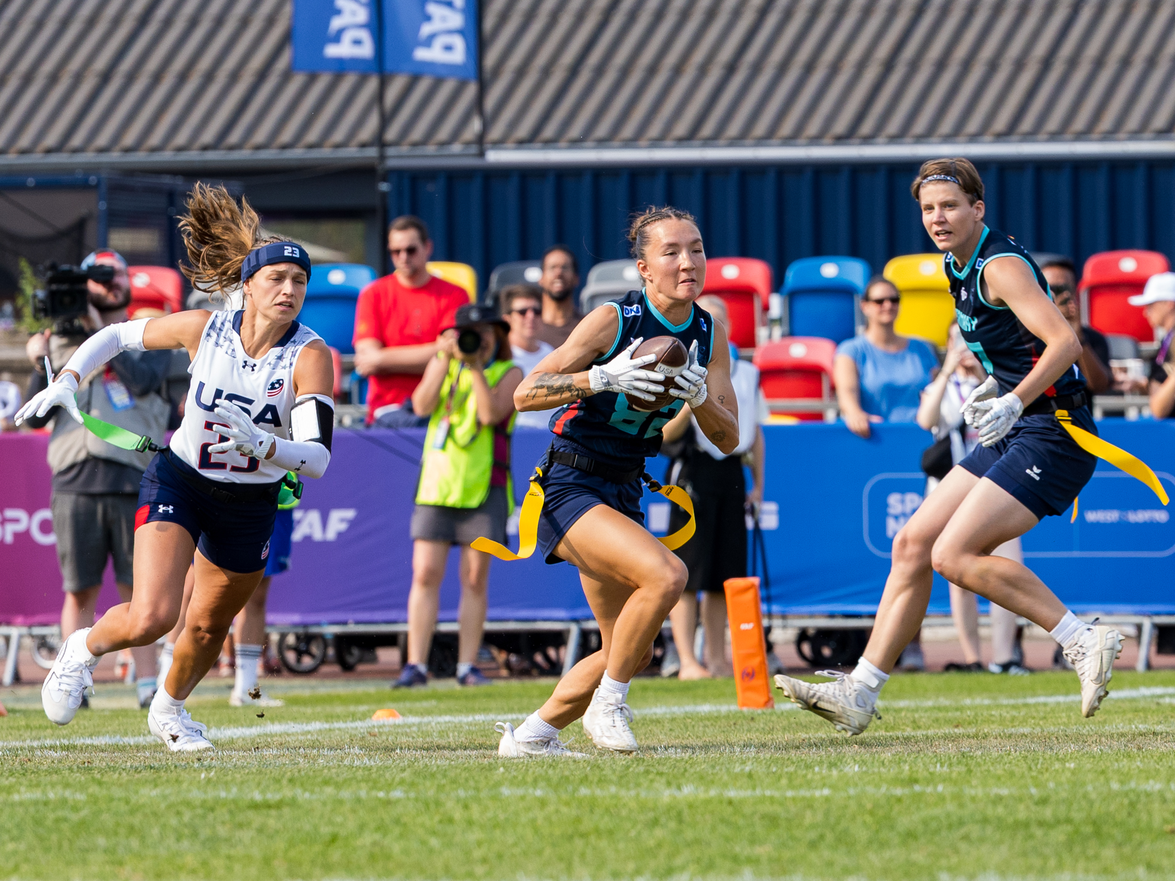 #82 Zoe Kwandae Song (DB) Team Germany Women run with the ball. #23 Isabella Geraci (WR/S) Team USA Women to late for a tackle.