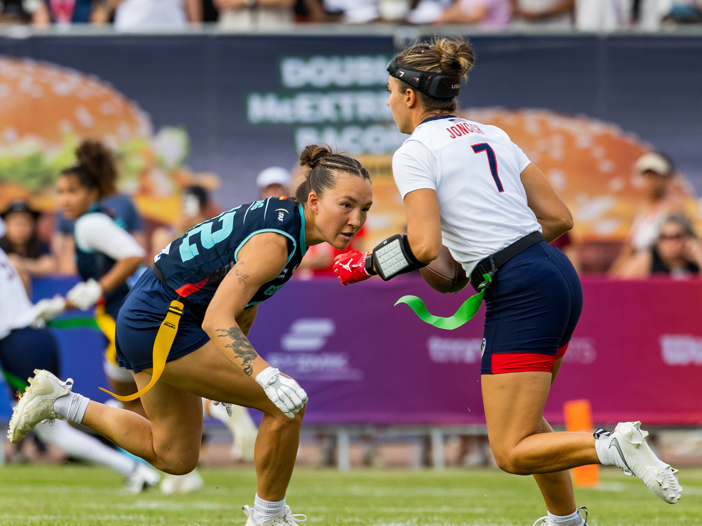 #82 Zoe Kwandae Song (DB) Team Germany Women on the way to tackle #7 Maci Joncich (WR/QB) Team USA Women
