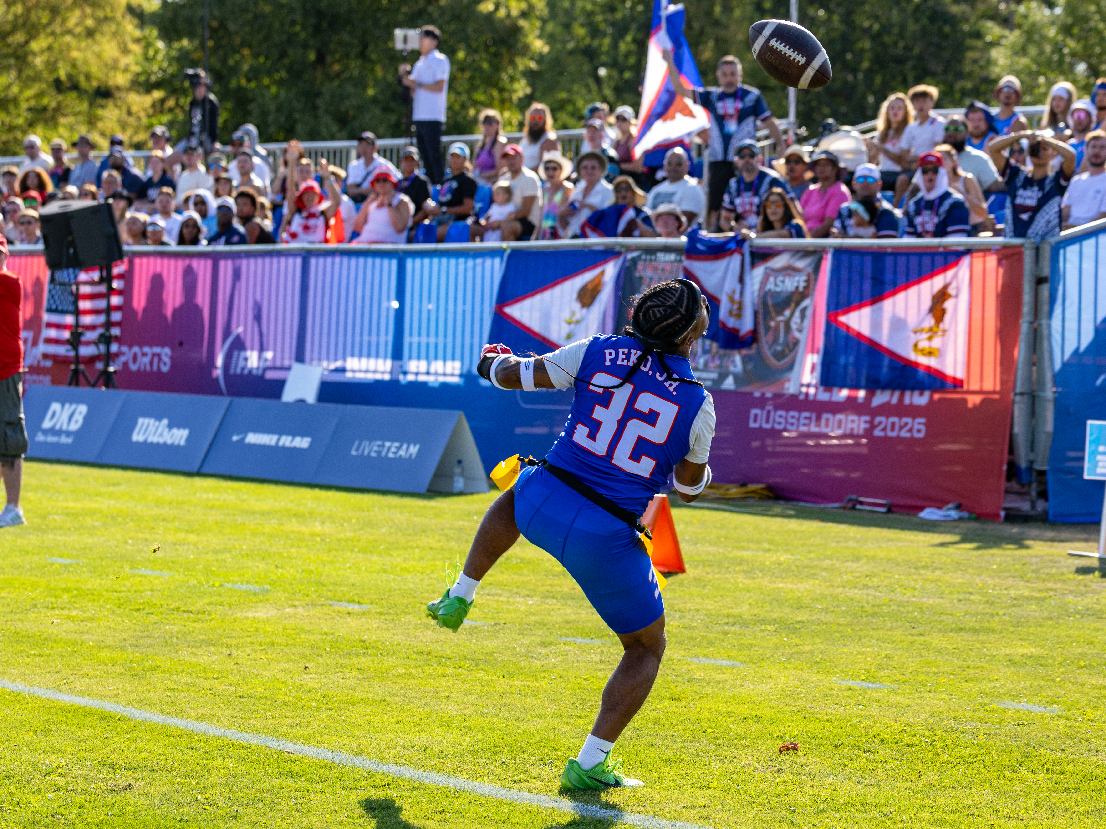 Inkomplette pass to #32 Vailele Kuini Peko, Jr. (WR/DB) Team American Samoa Men