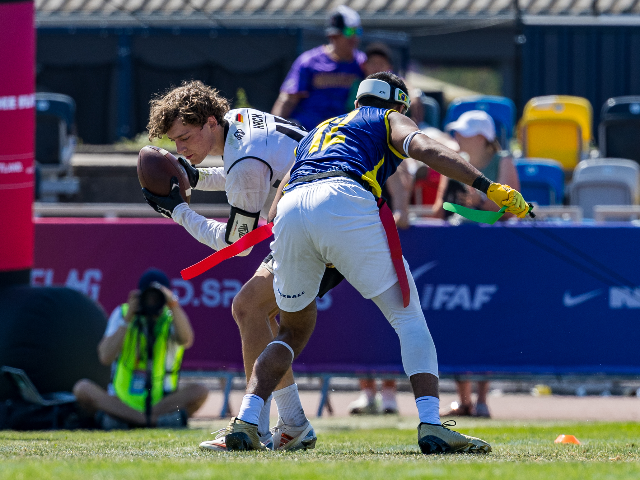 #12 Felipe Nunes Almeida dos Santos (DB) Team Brazil Me catch the flag from #4 Theo Hack (WR) Team Germany Men