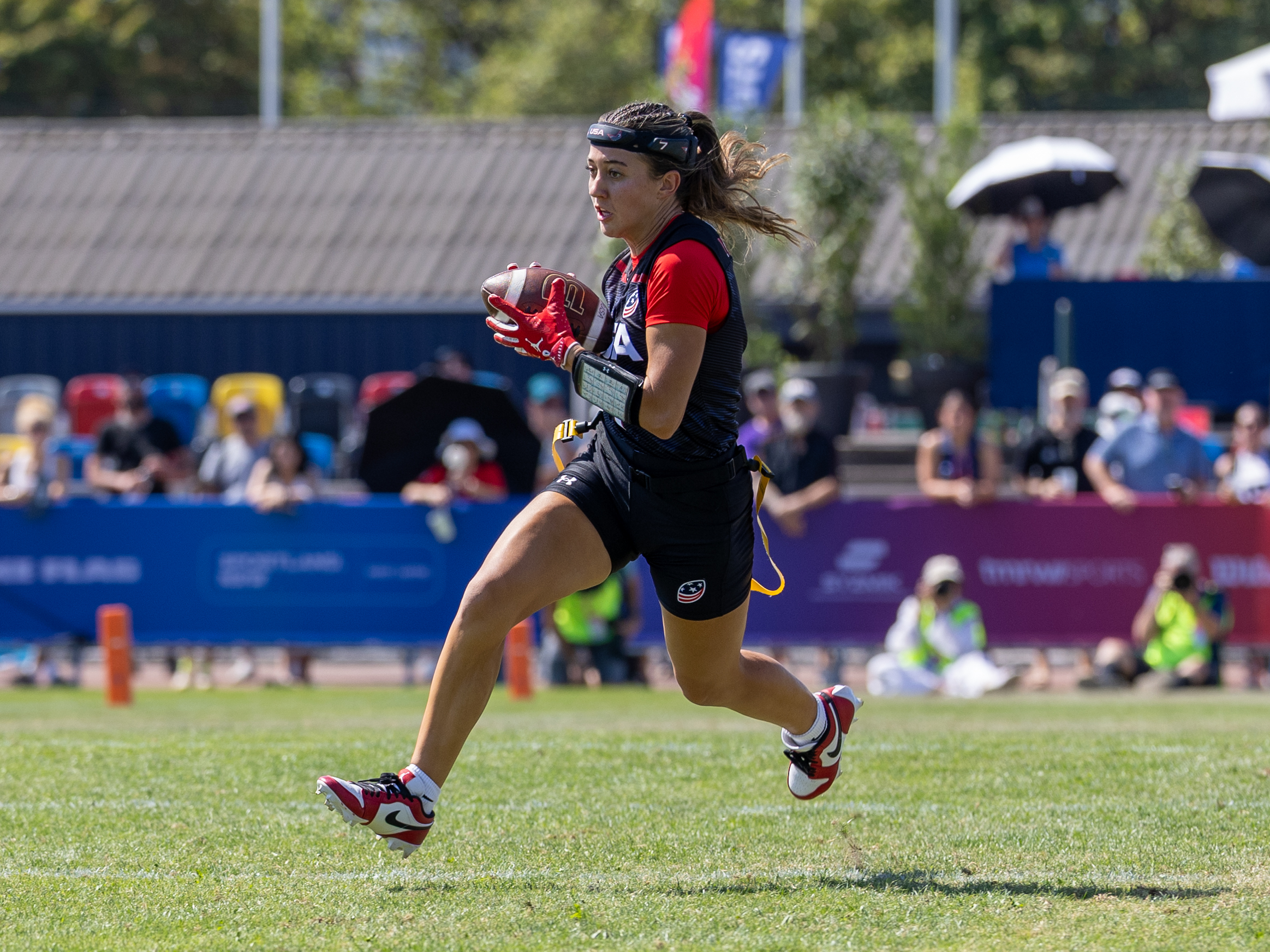 #24 Kennedy Foster (WR/DB) Team USA Women run with the ball.