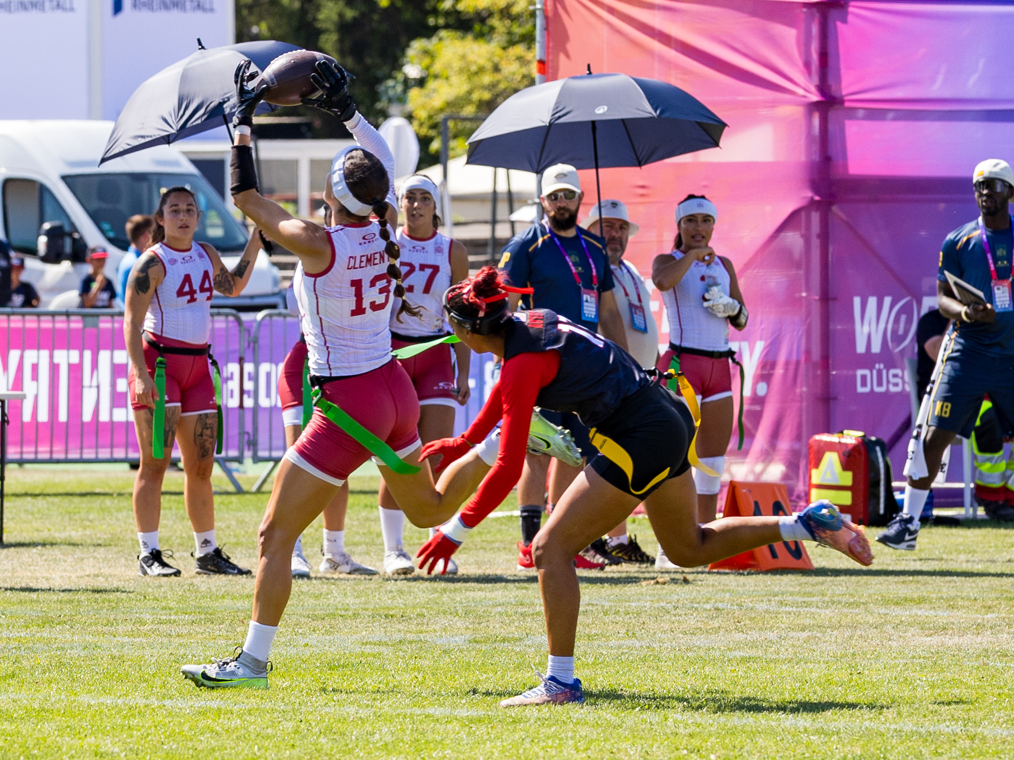Catch to frist down #13 Sara Villagrasa Clemente (WR).