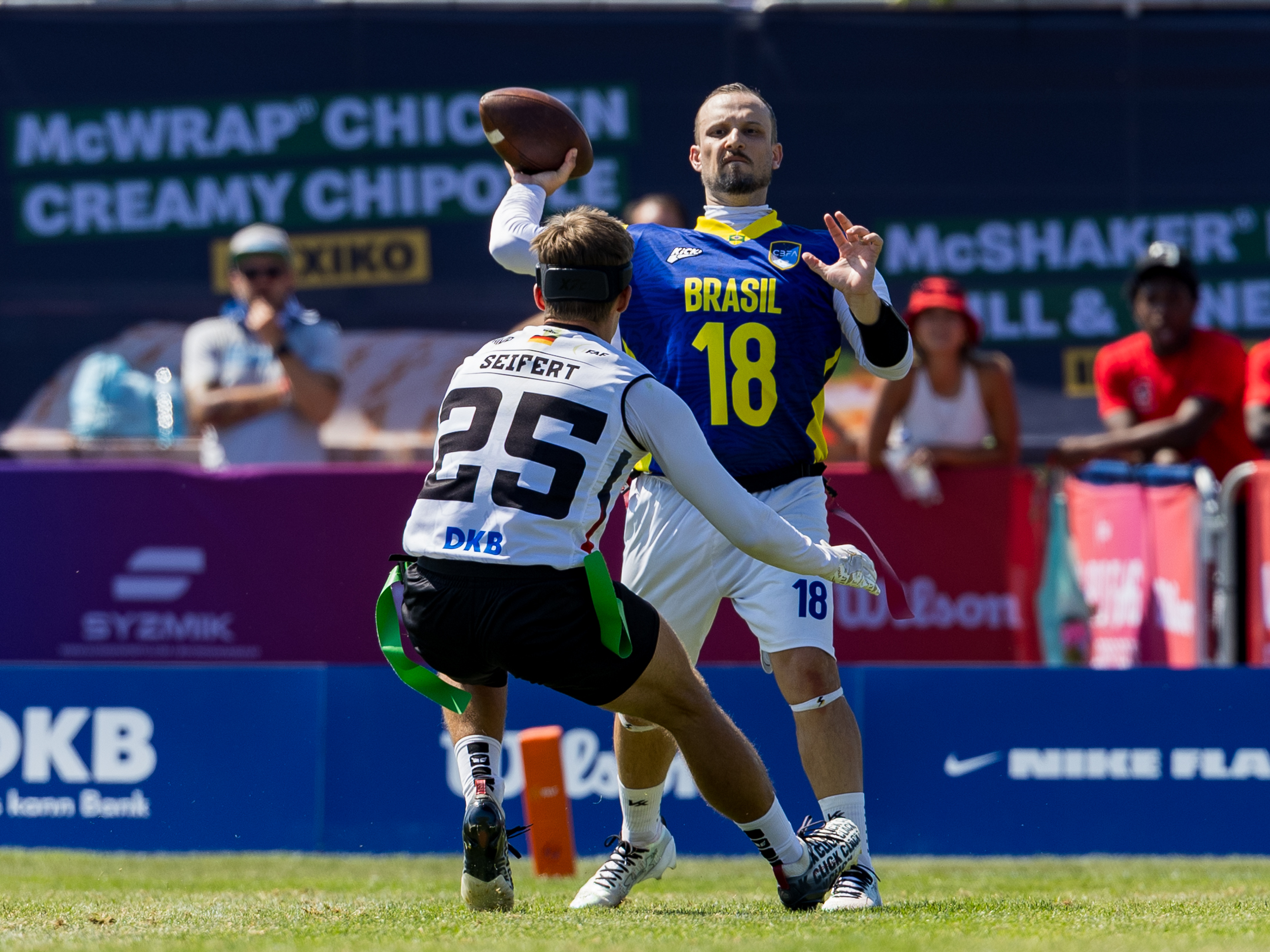 #25 Ramón Emanuel Seifert(DB/WR) Team Germany Men run to #18 Edson Silva de Albuquerque Melo (QB) Team Brazil Me