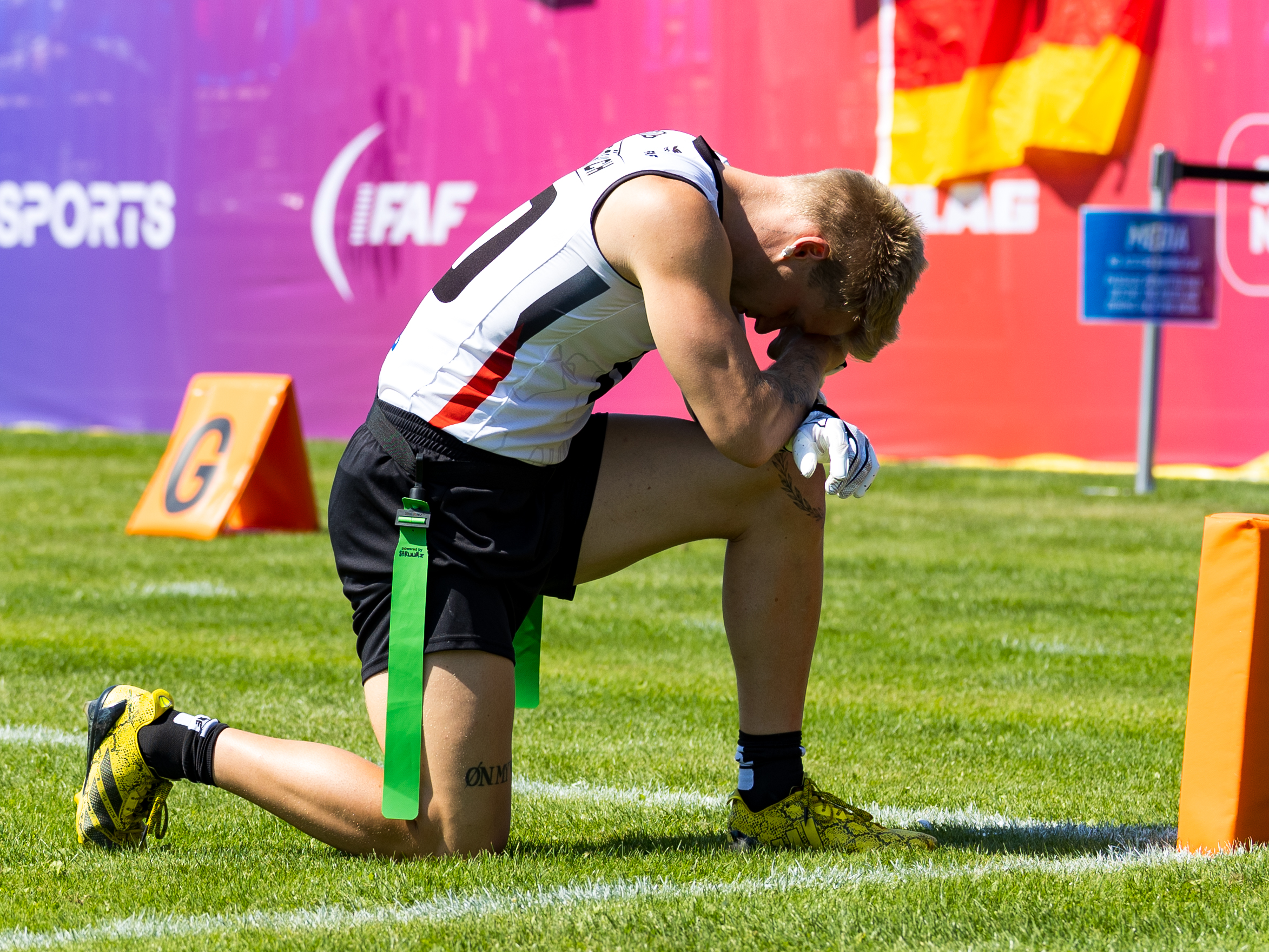 #10 Ben Fröhlich (WR) Team Germany Men pray bevor the game.