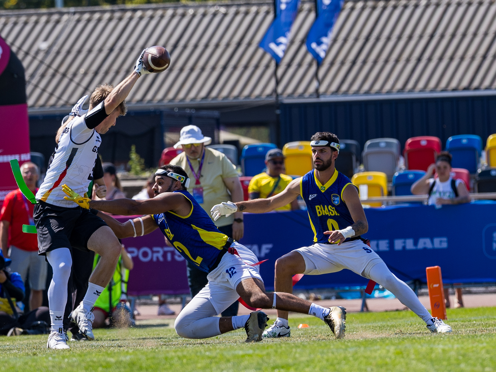 #12 Felipe Nunes Almeida dos Santos (DB) Team Brazil Me catch the flag from #3 Justin Schlesinger (WR) Team Germany Men