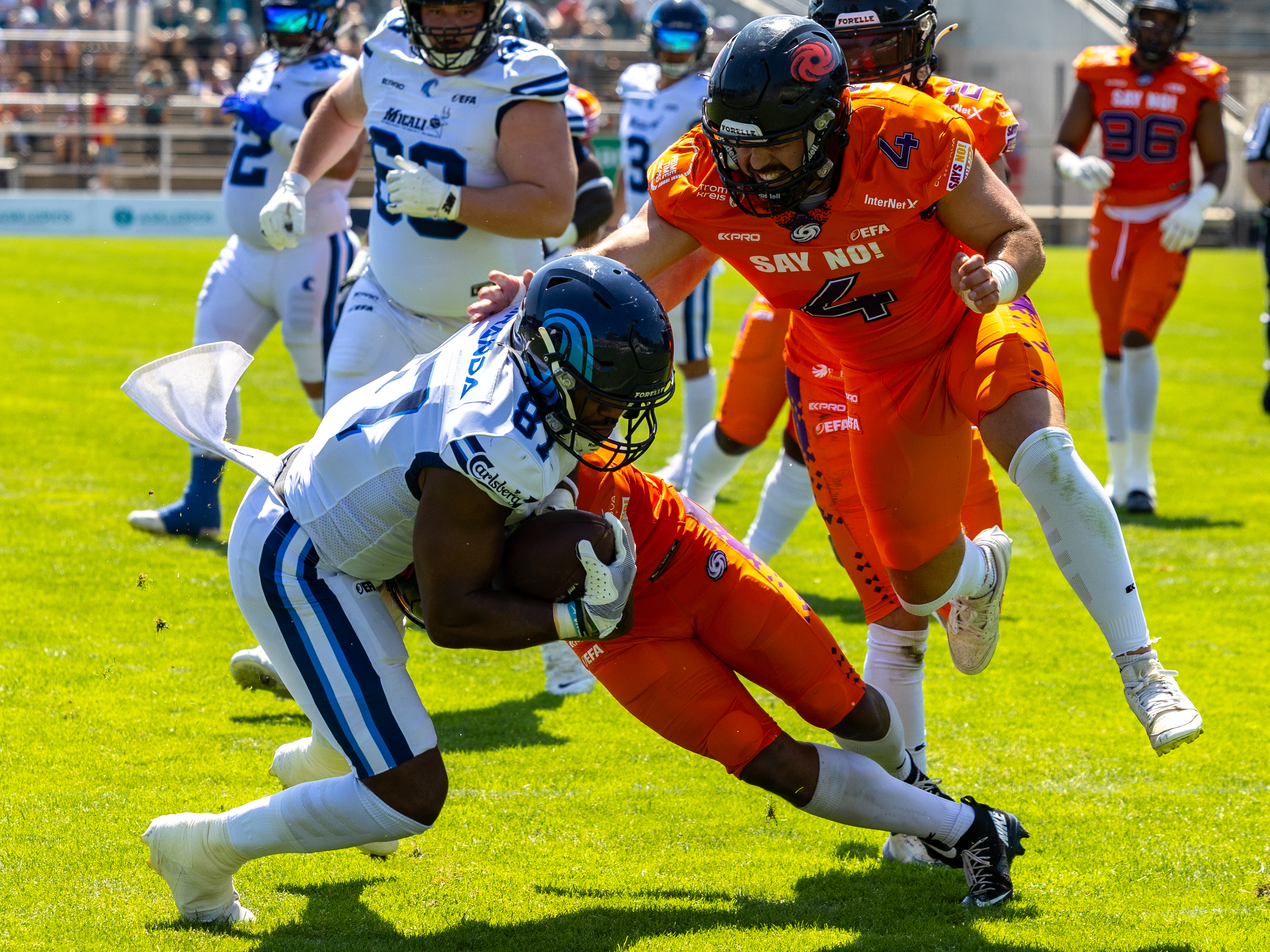 Tackle at #87 Roberto Miranda (Tight End) – Nordic Storm