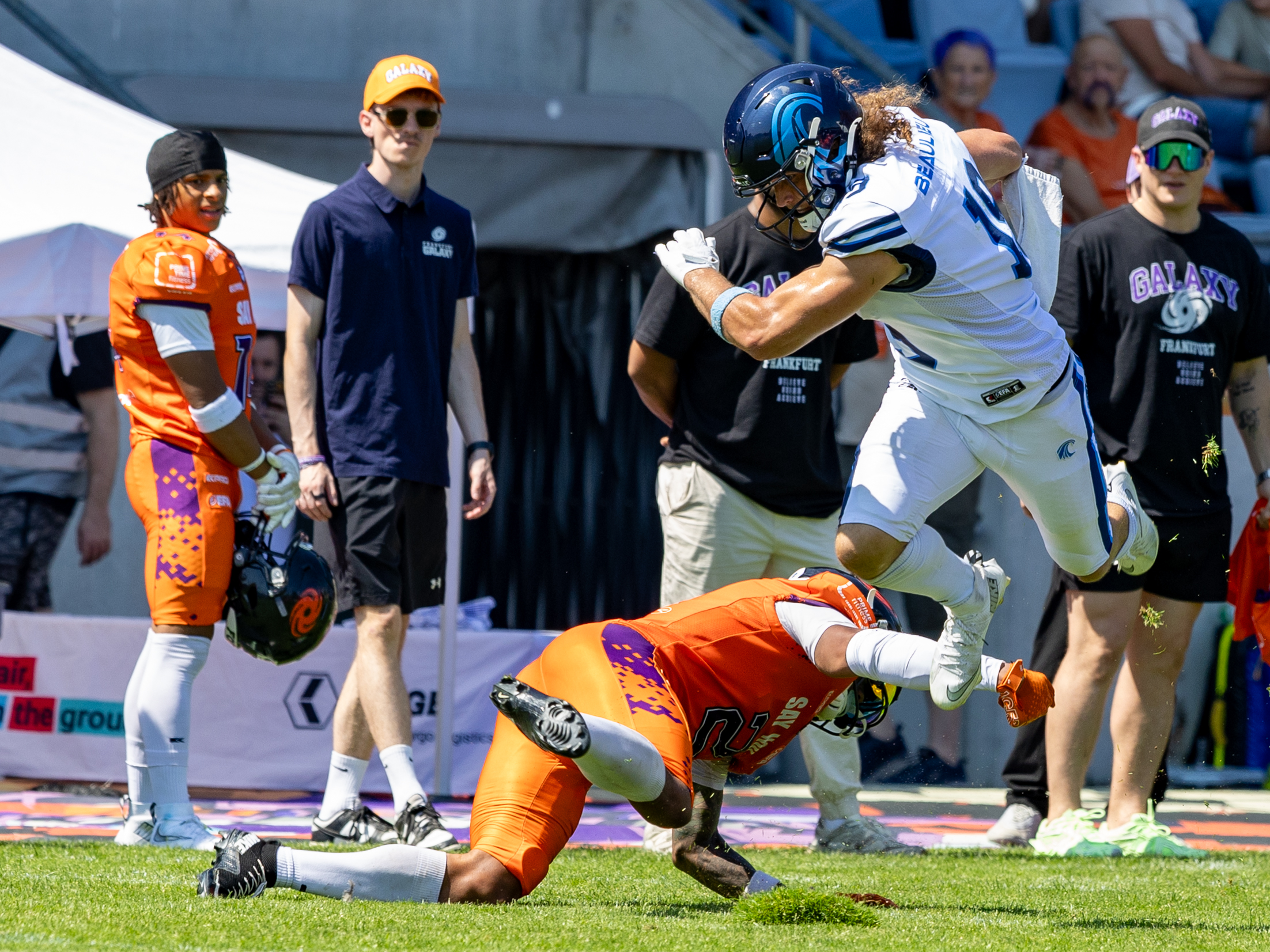 Miss tackle #2 Mason Chambers (Defensive Back) – Frankfurt Galaxy on #19 Brendan Beaulieu (Wide Receiver) – Nordic Storm