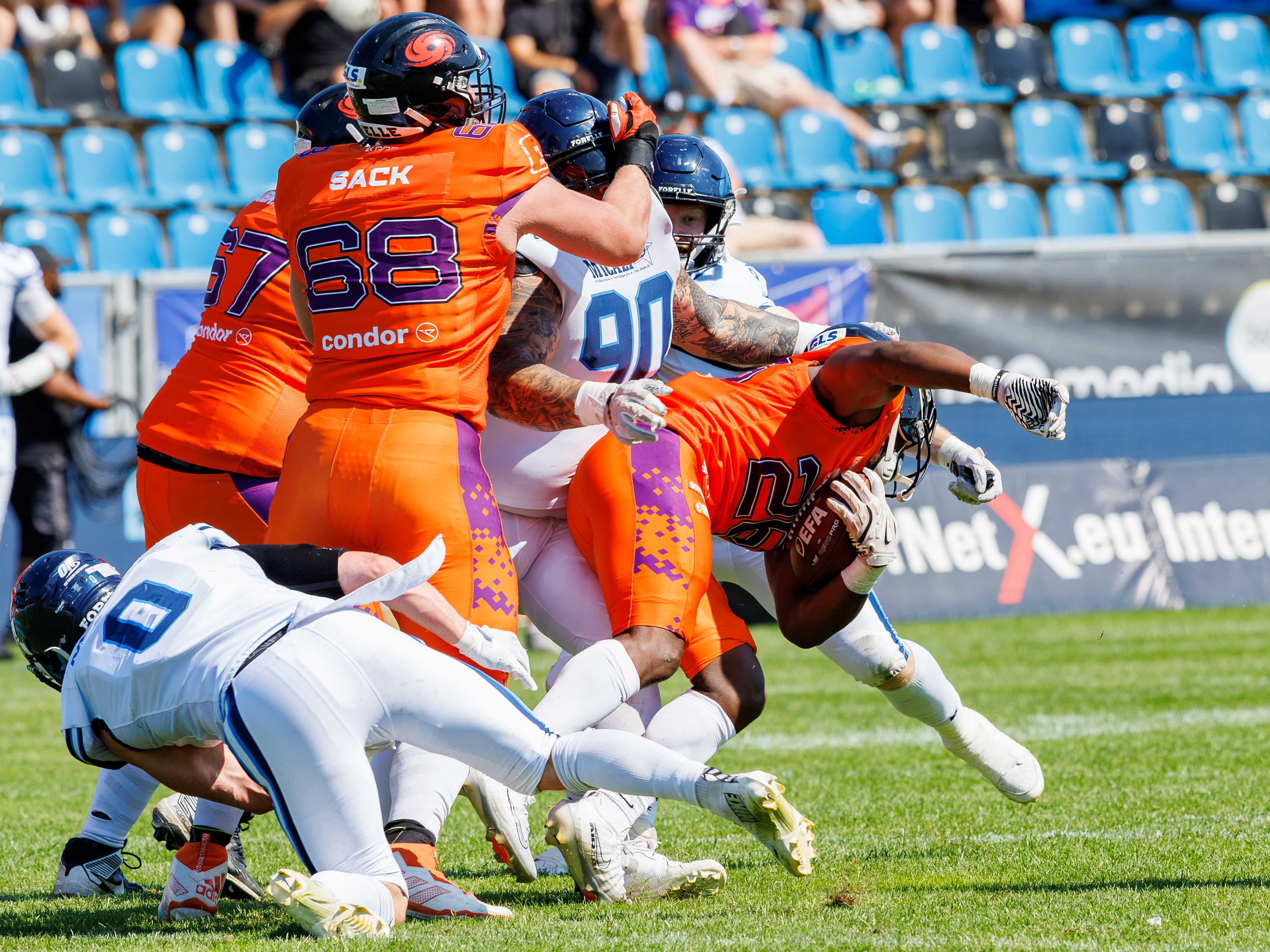 #90 Mark Rosenquist (Defensive Line) – Nordic Storm tackle #26 Marvyn Bouembe (Running Back) – Frankfurt Galaxy