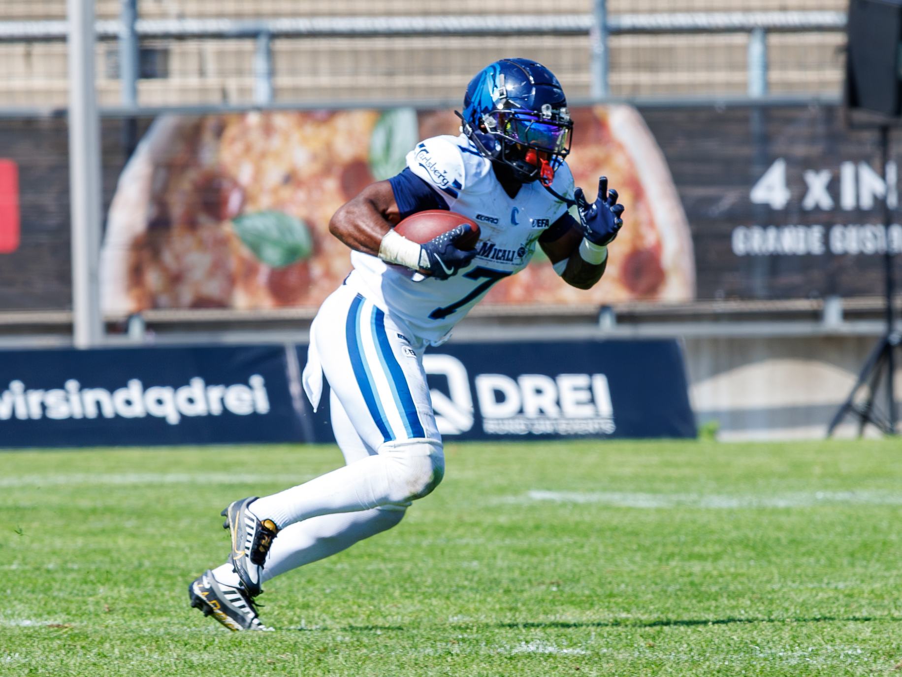 #7 Glen Toonga (Running Back) – Nordic Storm run with the ball.