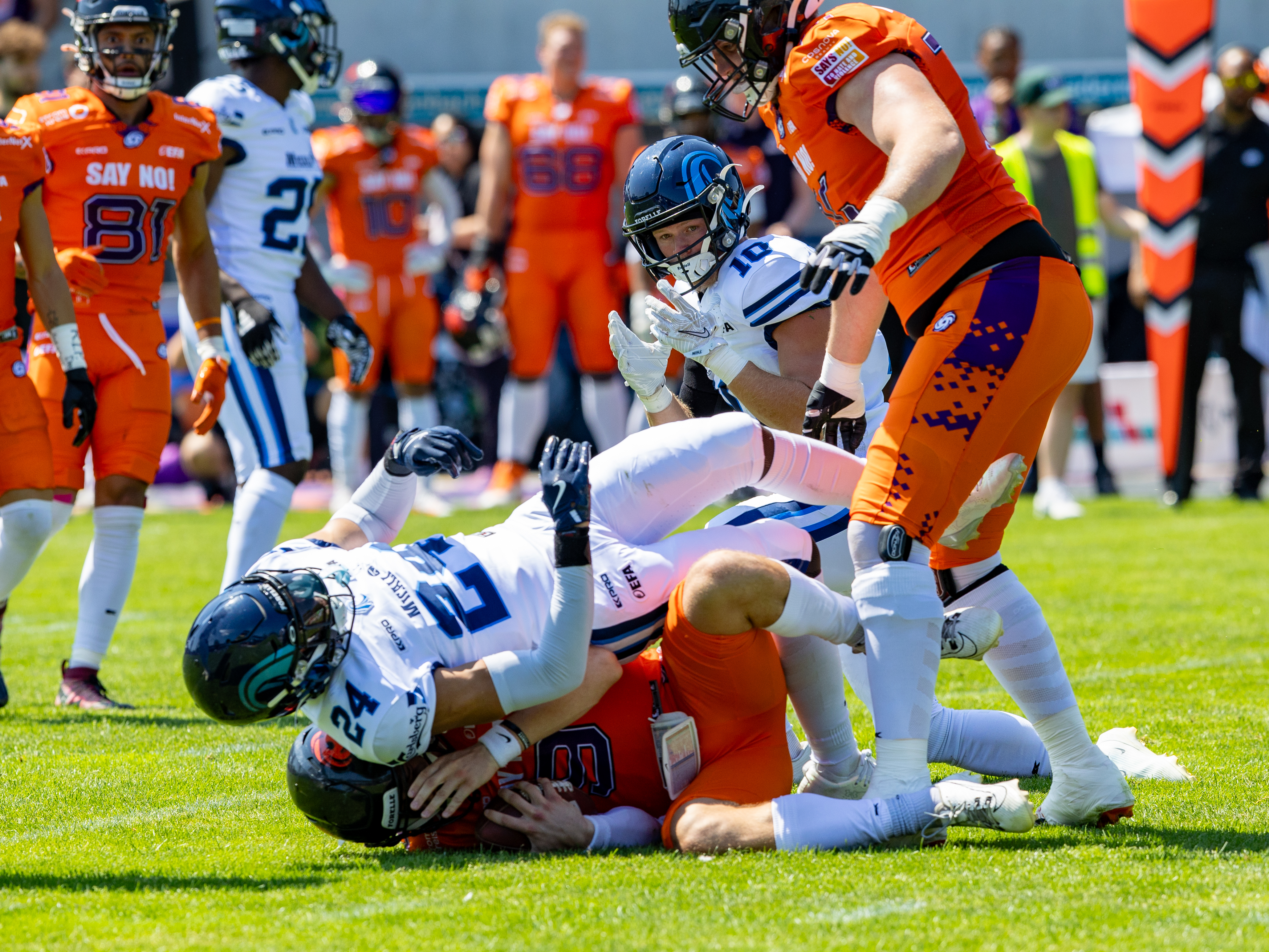 #24 Mitch Fettig (Defensive Back) – Nordic Storm tackle on #9 Zach Calzada (Quarterback) – Frankfurt Galaxy