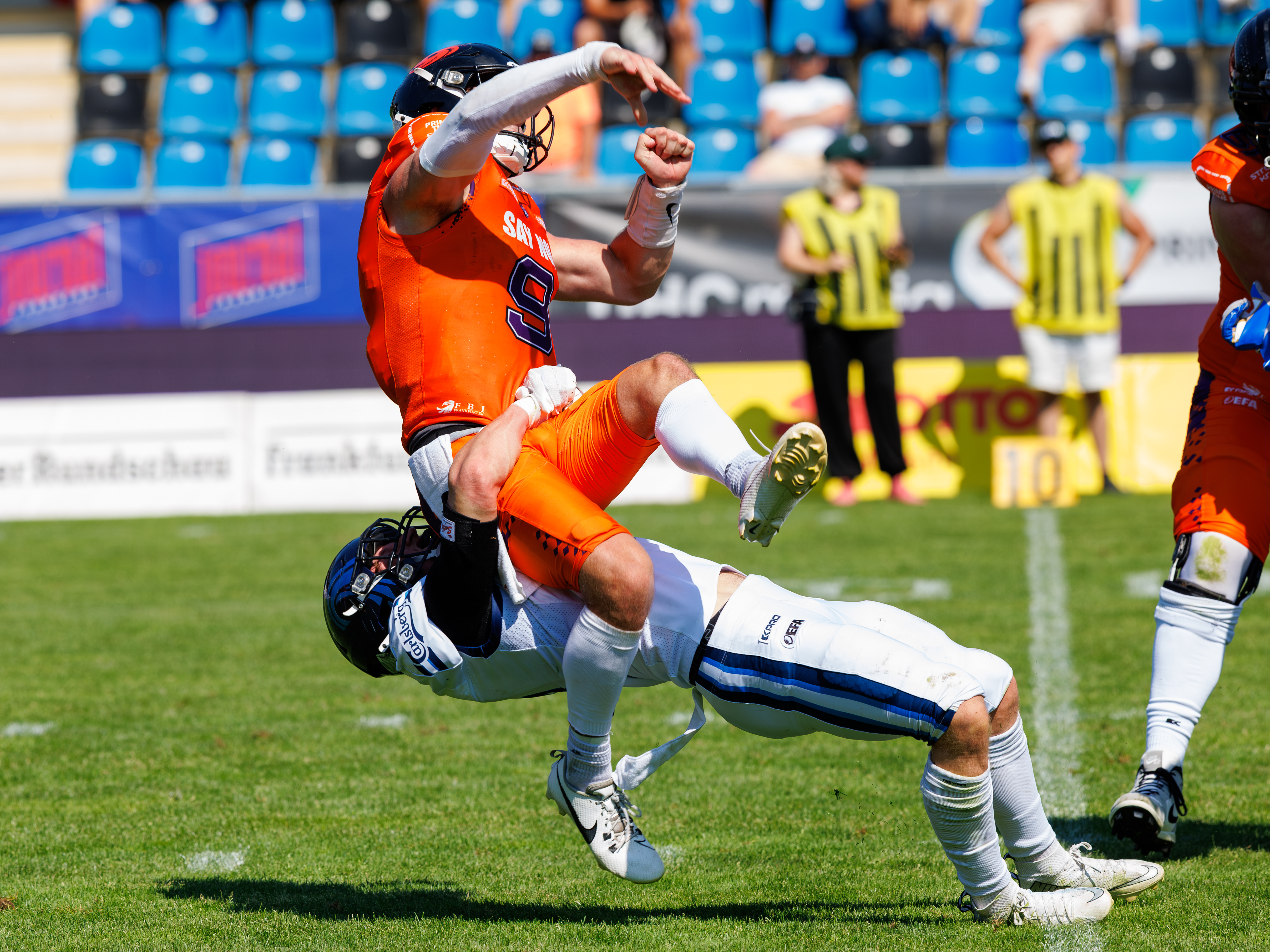 #0 Ludvig Myrén (Linebacker) – Nordic Storm tackle #9 Zach Calzada (Quarterback) – Frankfurt Galaxy
