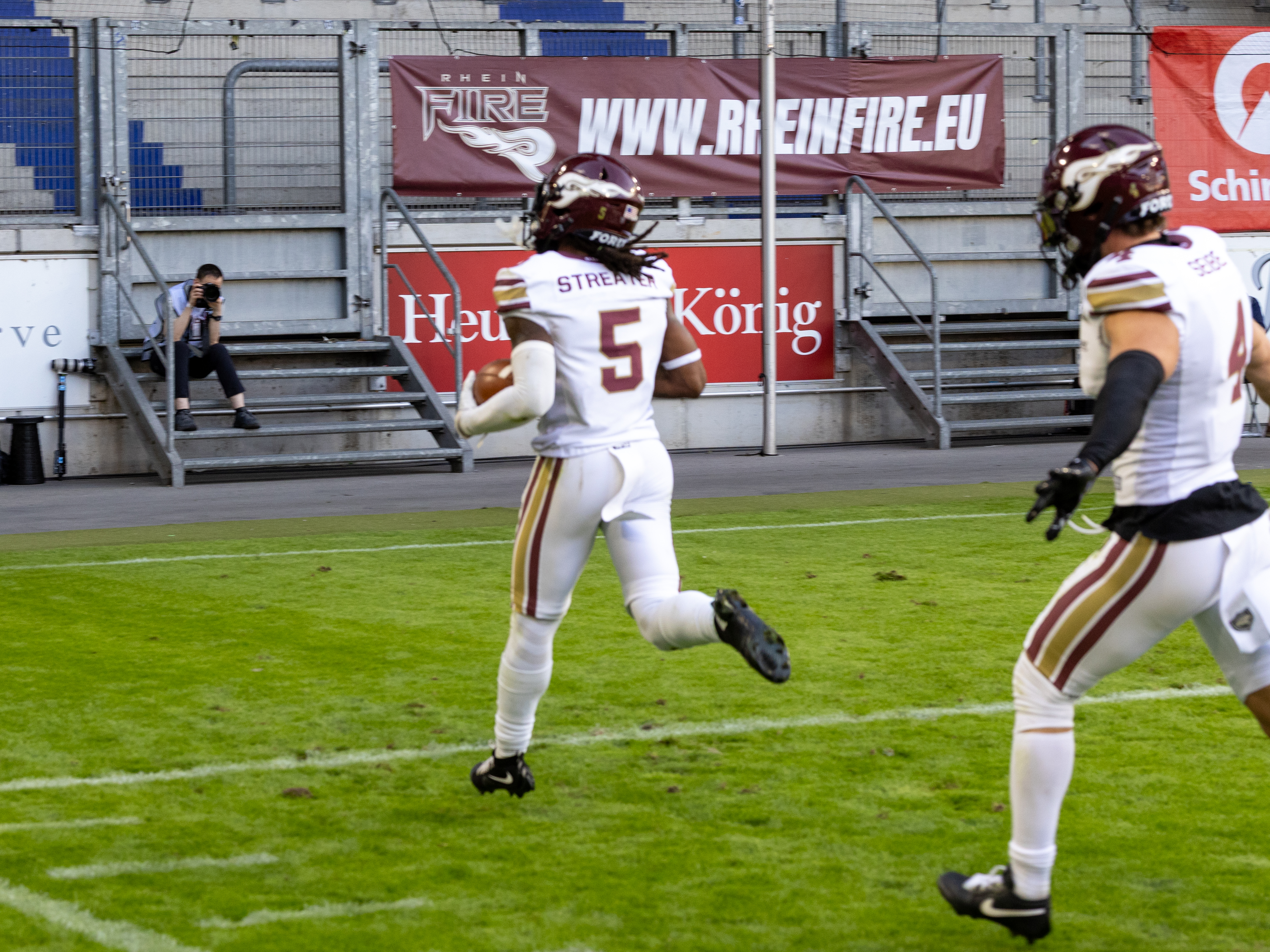 Touchdown from #5 Nazir Streater (Strong Saftey) – Rhein Fire. After the play a flag on the field.