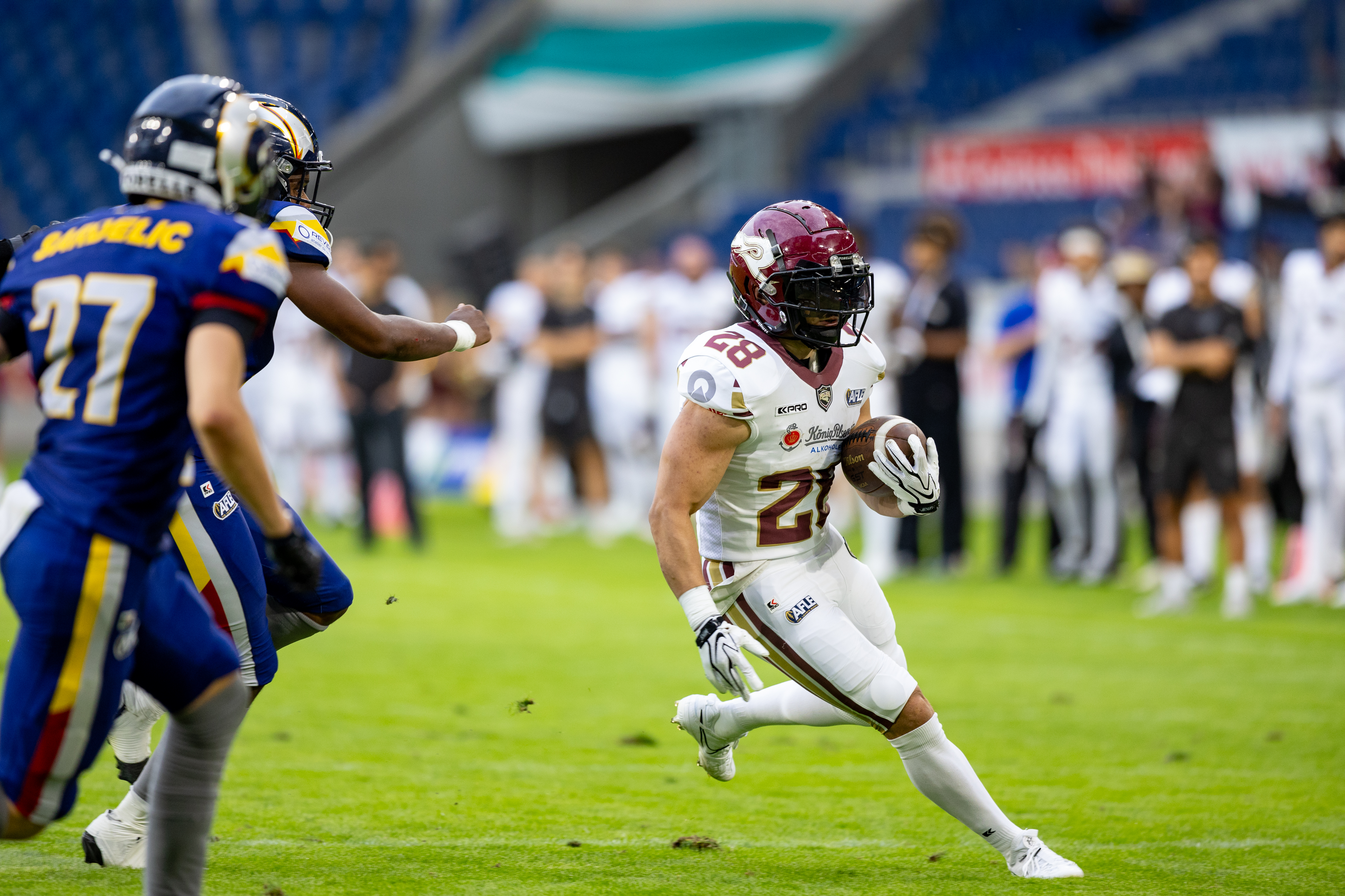 #28 TJ Alexander (Running Back) – Rhein Fire run with the ball