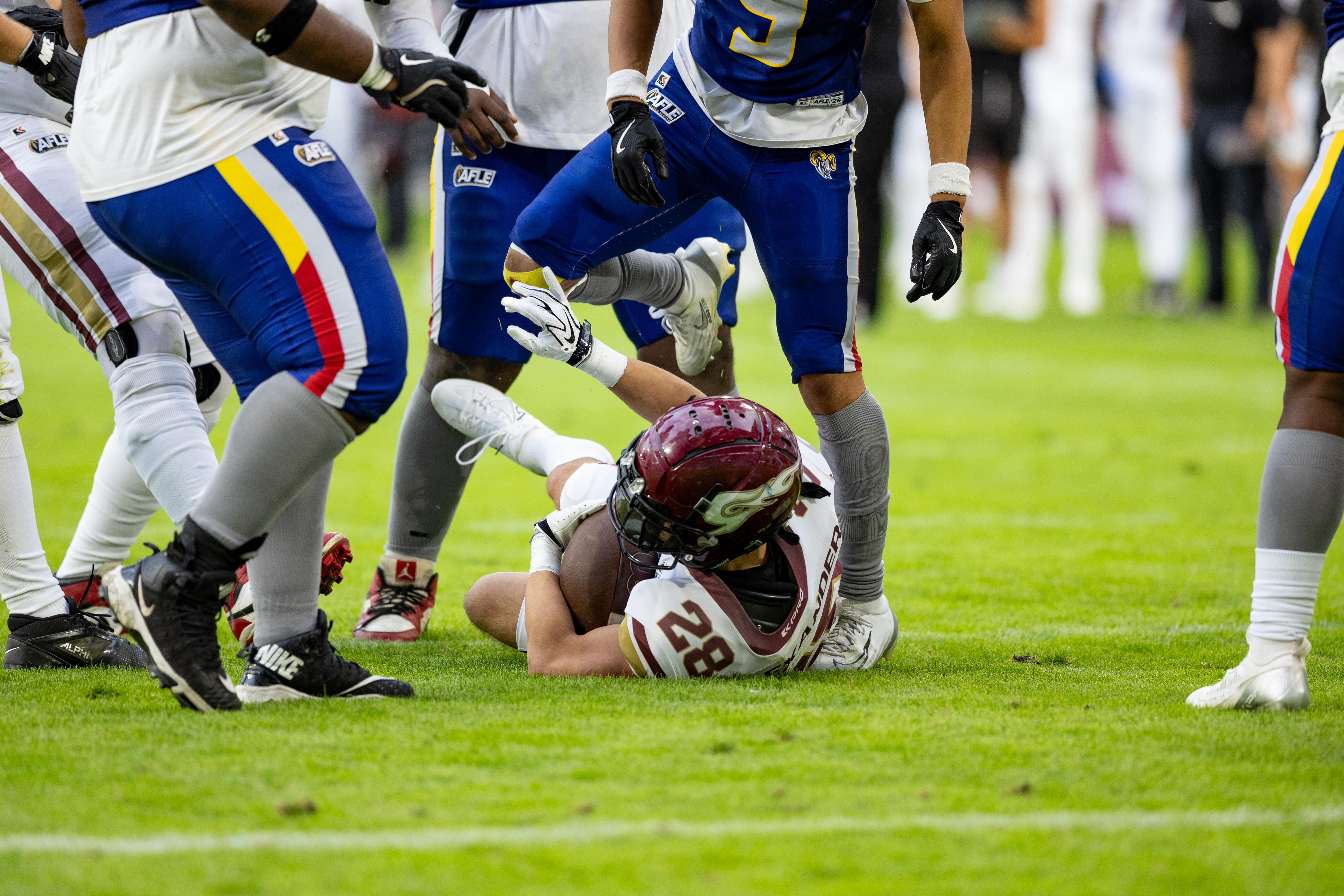 #28 TJ Alexander (Running Back) – Rhein Fire with the first down.