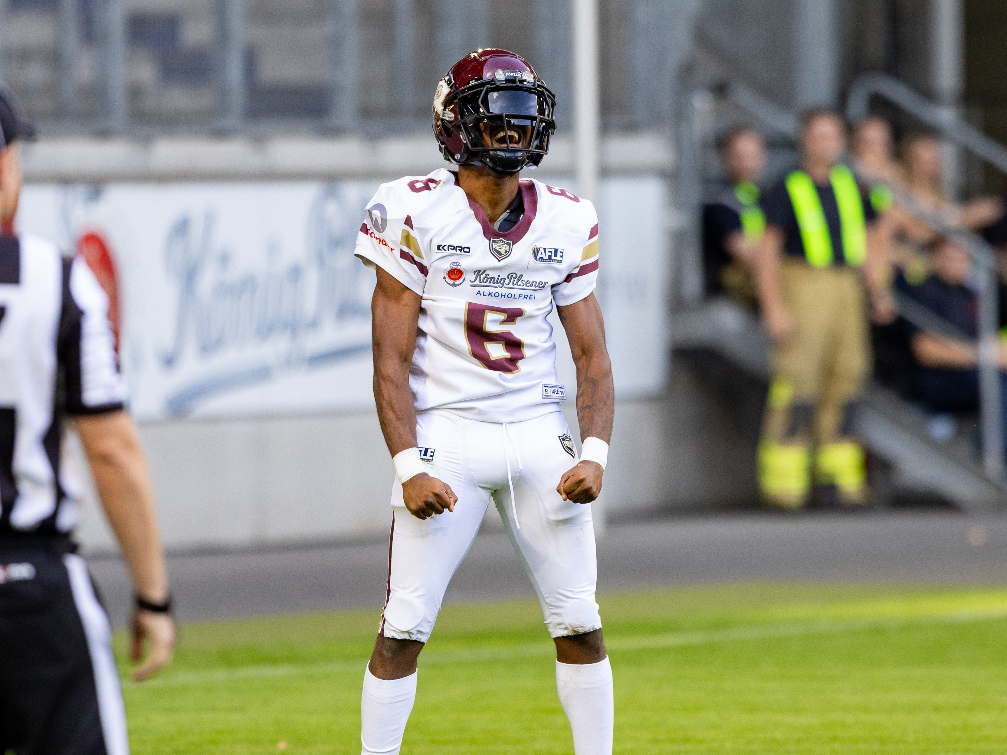 #6 Kaylon Geiger (Wide Receiver) – Rhein Fire touchdown celebration.