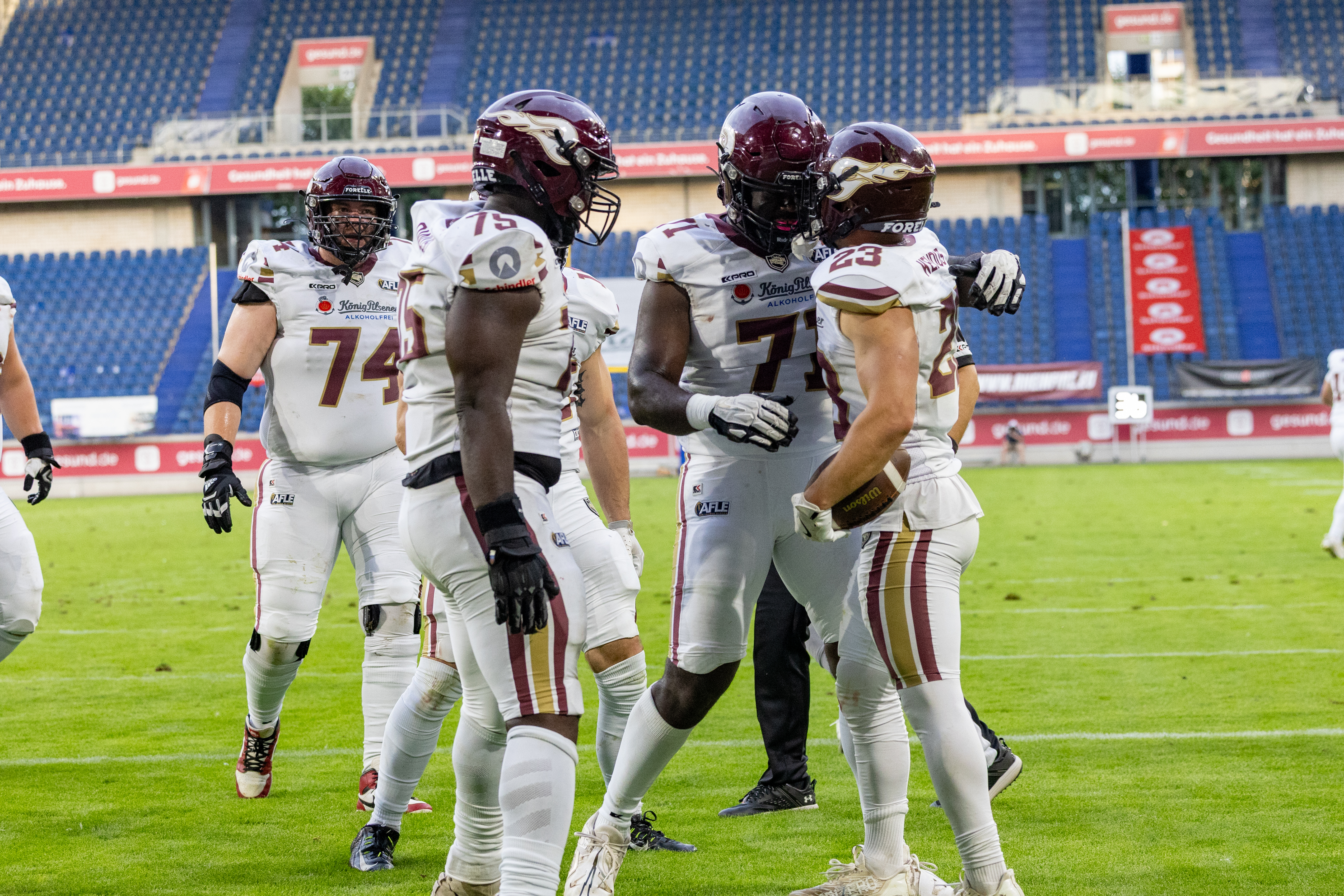 Touchdown celebration #23 Sergej Kendus (Running Back) – Rhein Fire and #71 Eugene Asiedu (Offensive Line) – Rhein Fire