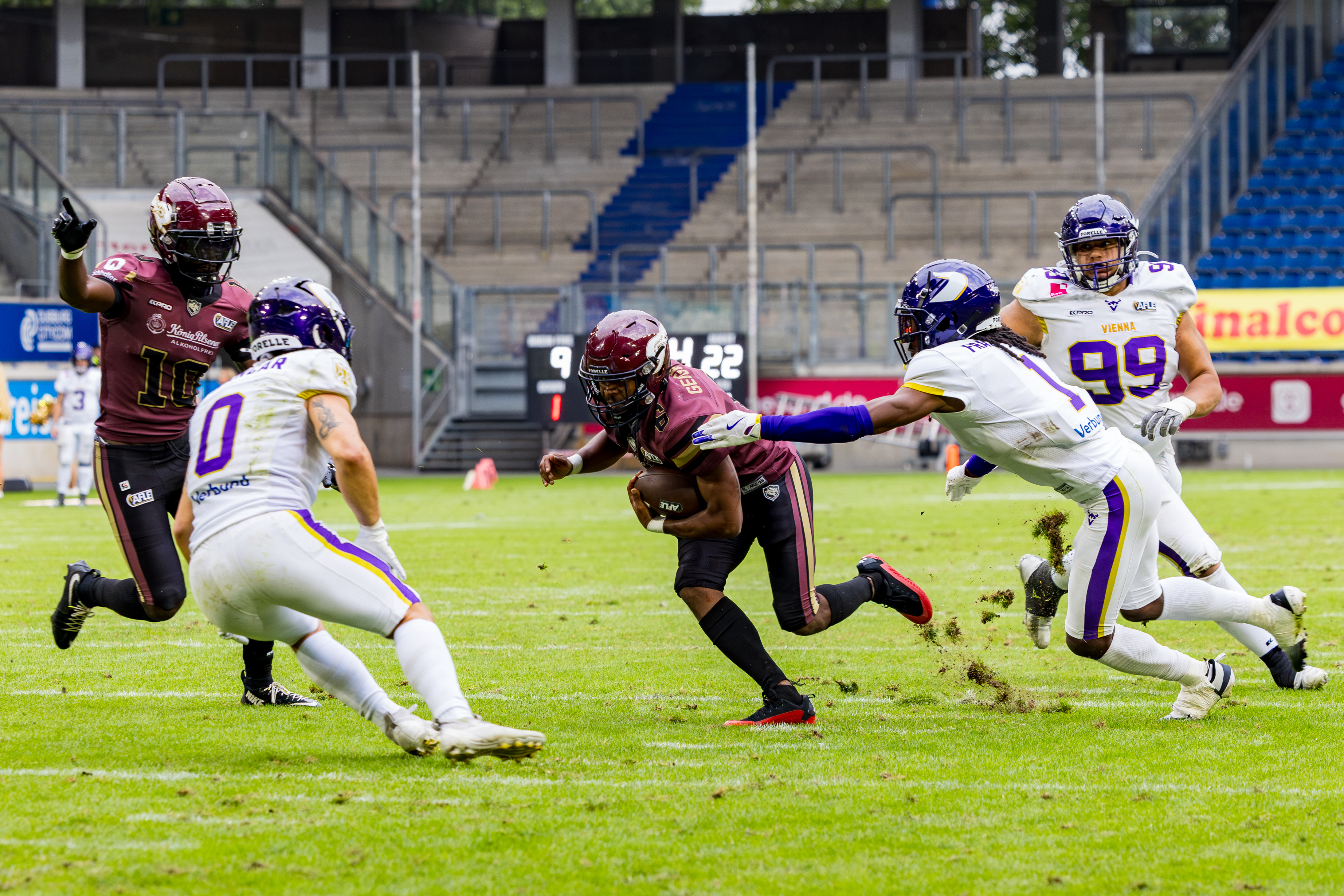 Miss tackle from #1 Marloshawn Franklin Jr. (Free Safety / Cornerback) – Vienna Vikings at #6 Kaylon Geiger (Wide Receiver) – Rhein Fire