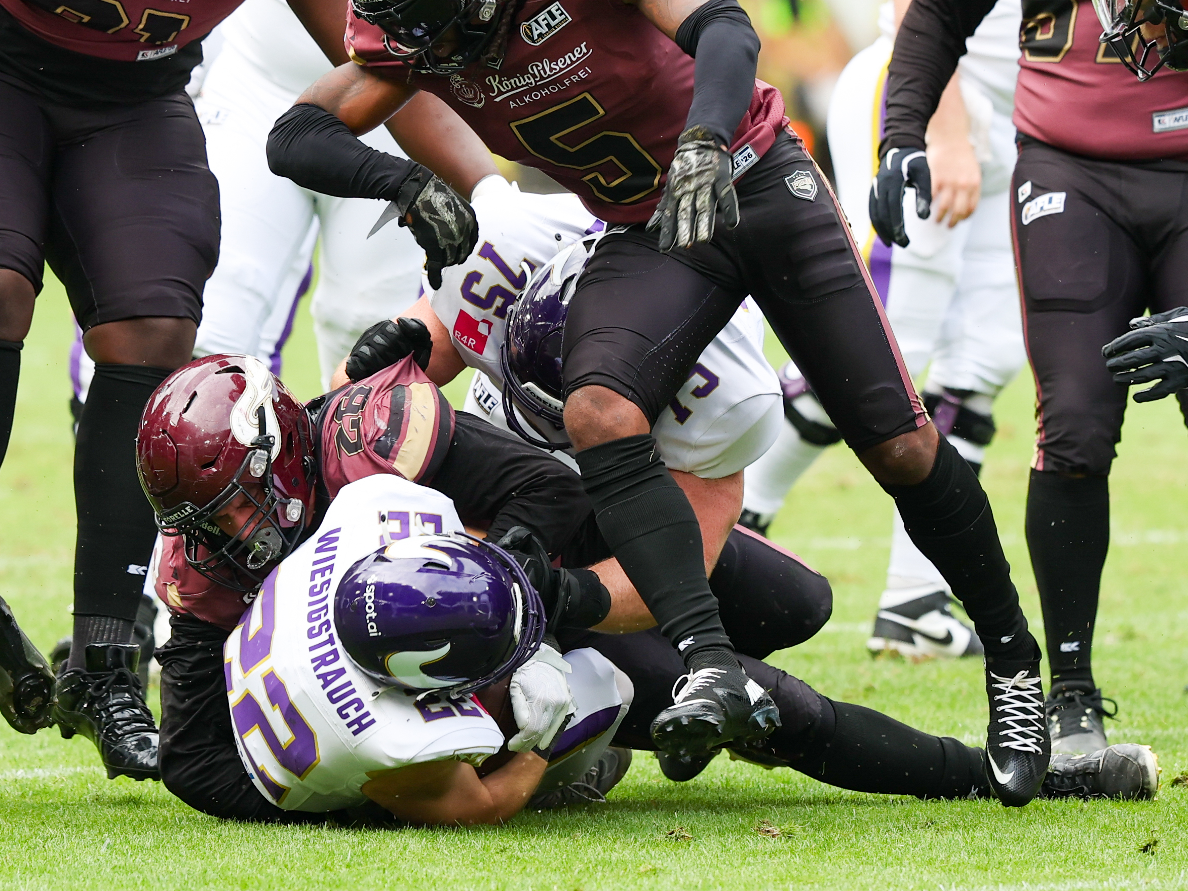 #92 Diego Paz González (Defensive Line) – Rhein Fire tackle #22 Albert Wiesigstrauch (Running Back) – Vienna Vikings