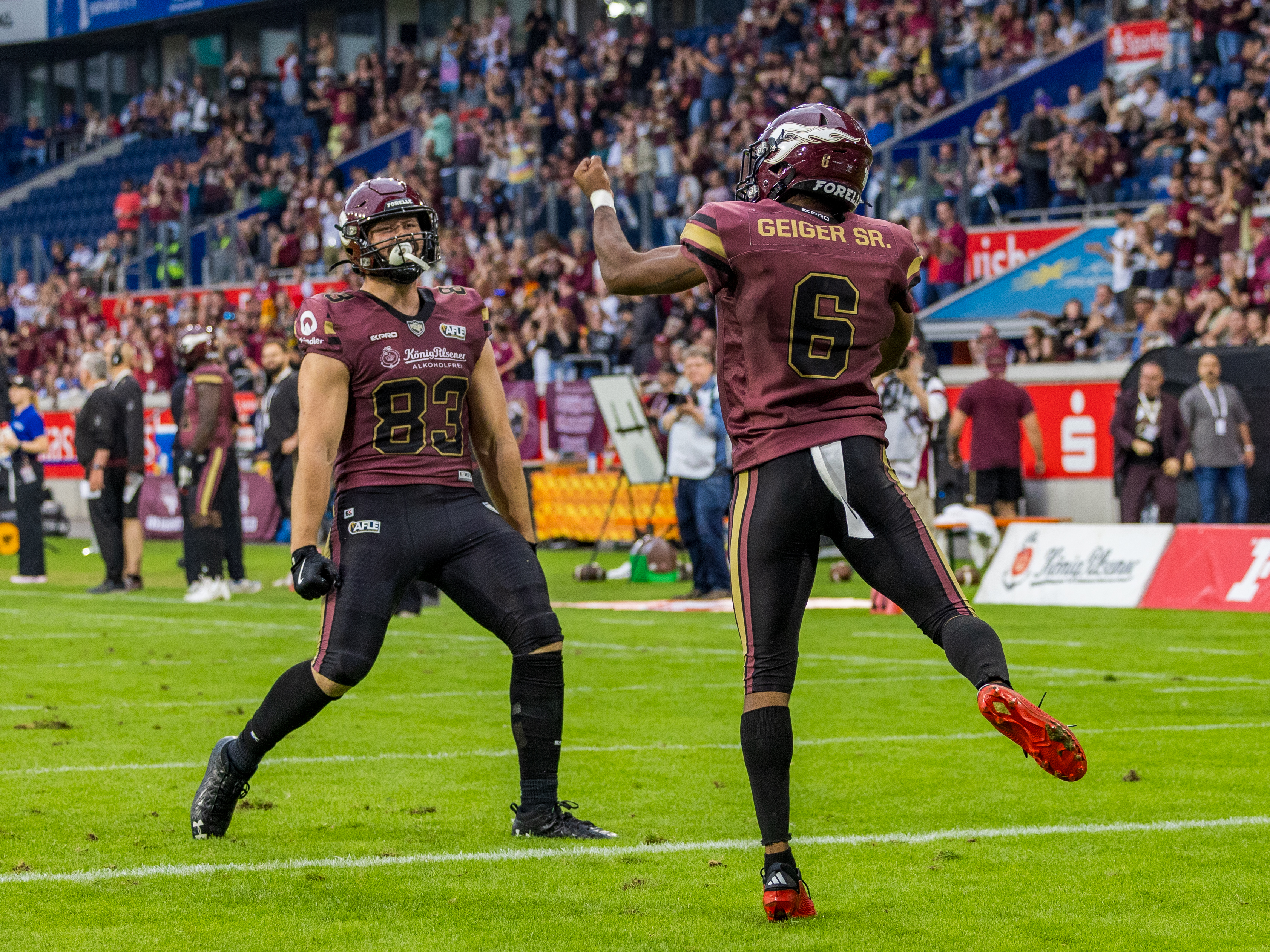 #6 Kaylon Geiger (Wide Receiver) – Rhein Fire and #83 Christopher Mielke (Tight End) – Rhein Fire touchdown celebration
