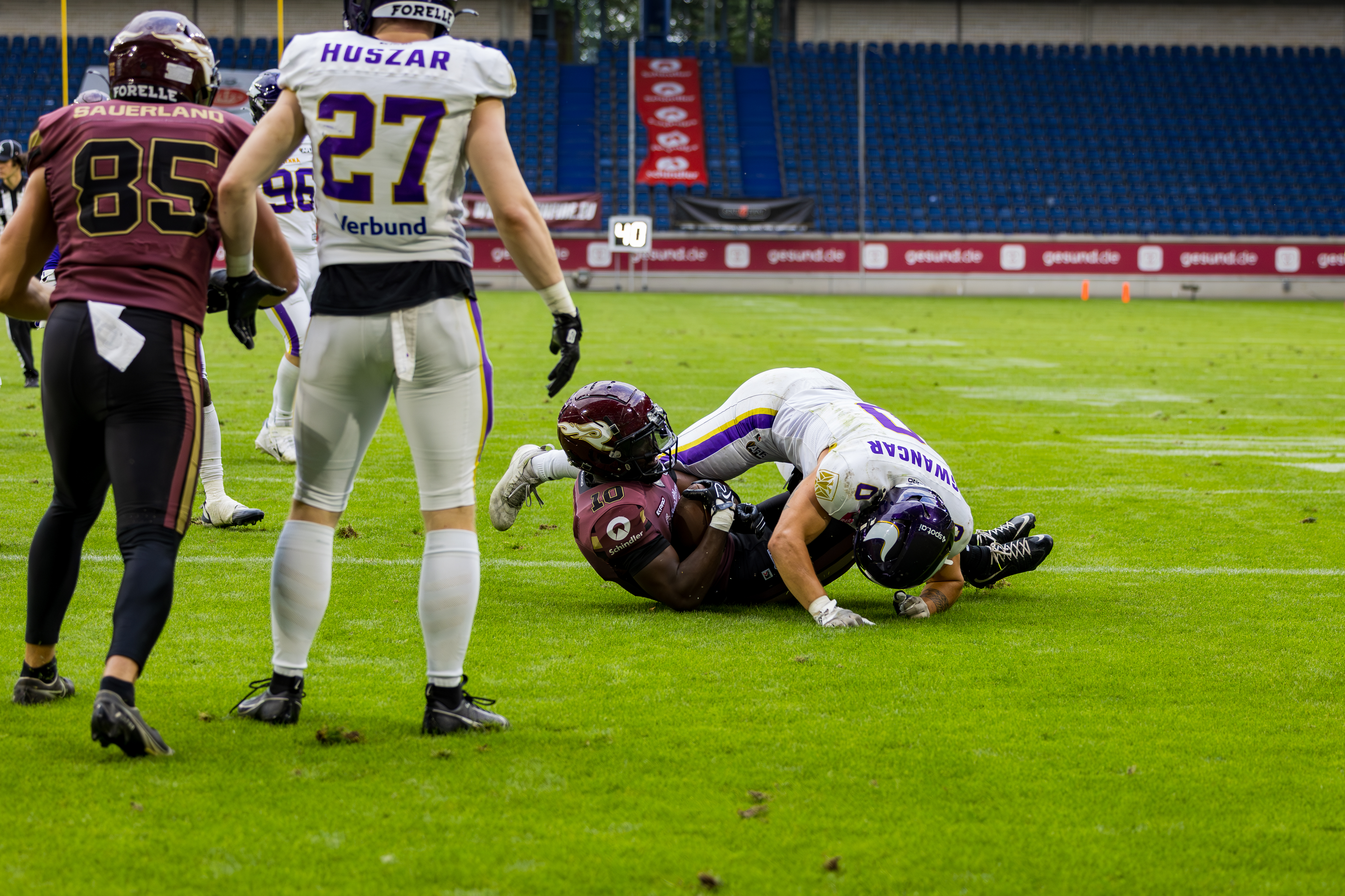 #0 Noel Swancar (Linebacker) – Vienna Vikings tackle #10 Harlan Kwofie (Wide Receiver) – Rhein Fire
