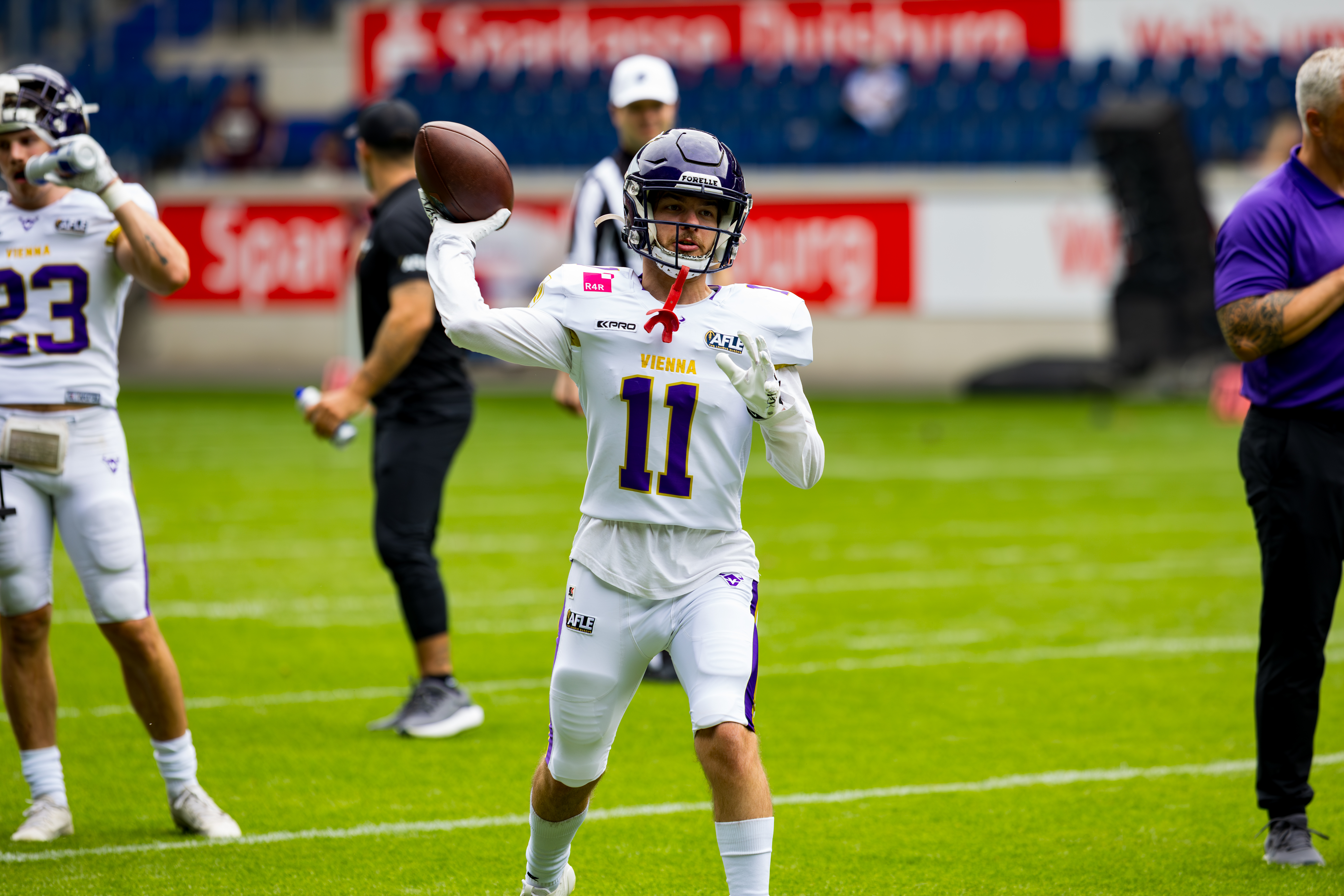 #11 Fabian Eder (Wide Receiver) – Vienna Vikings at warm up.