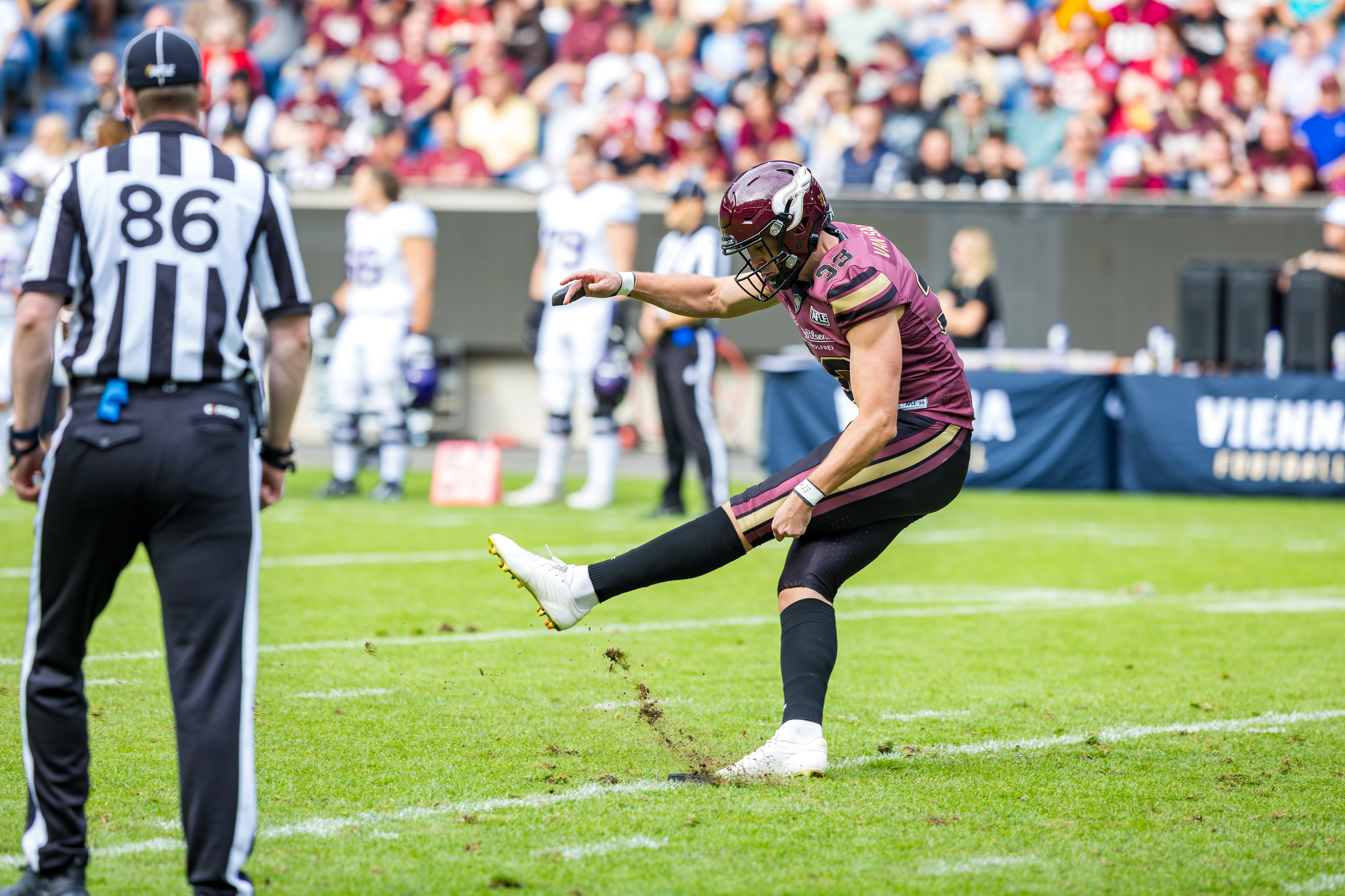 Kick off #33 Sebastian van Santen (Kicker) – Rhein Fire