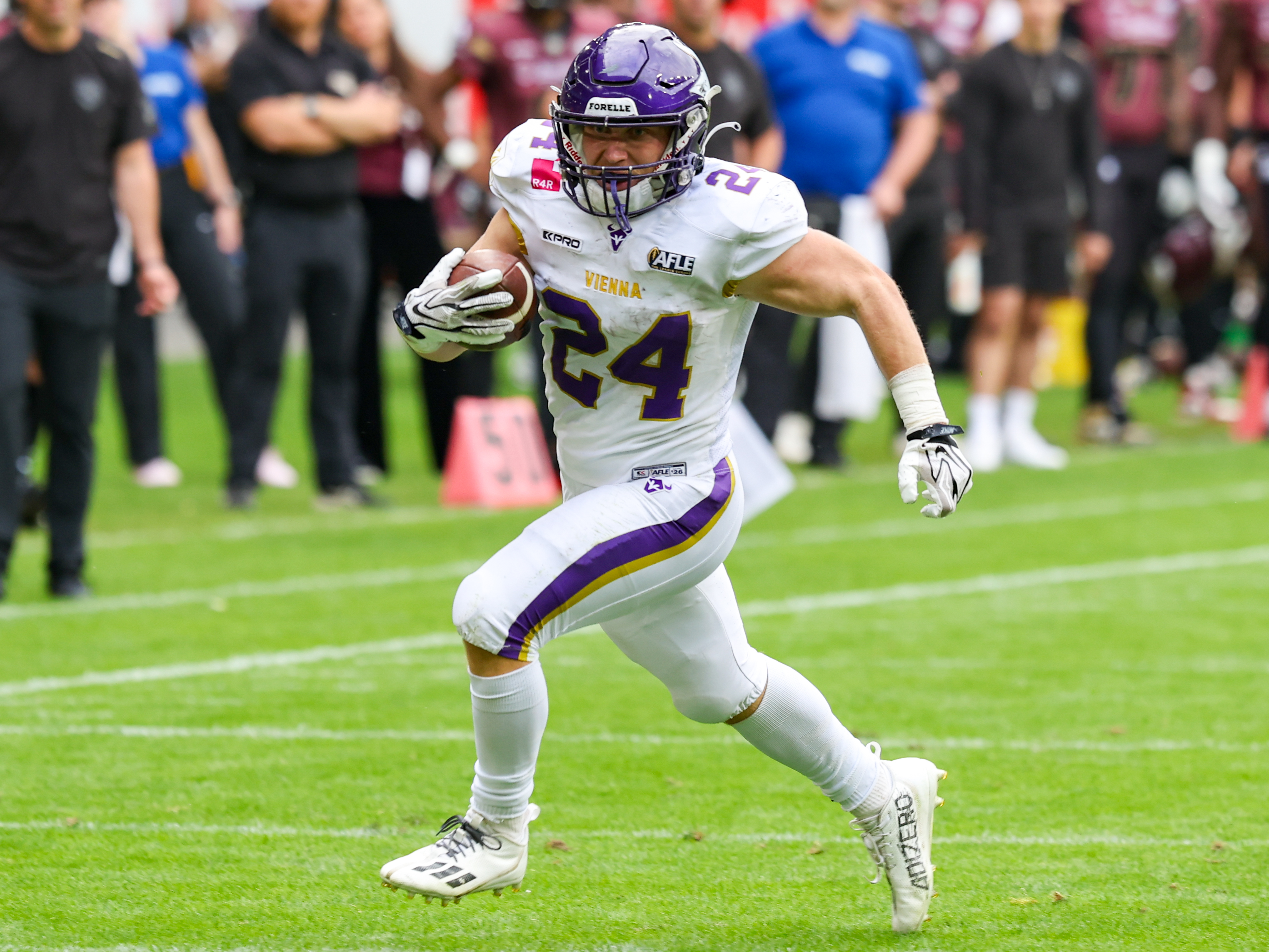 #24 Karri Pajarinen (Running Back) – Vienna Vikings run with the ball.
